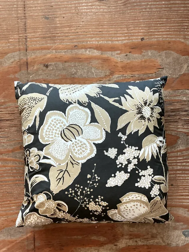 Vintage Schumacher Printed Cotton Floral Cushion — additional photo 6
