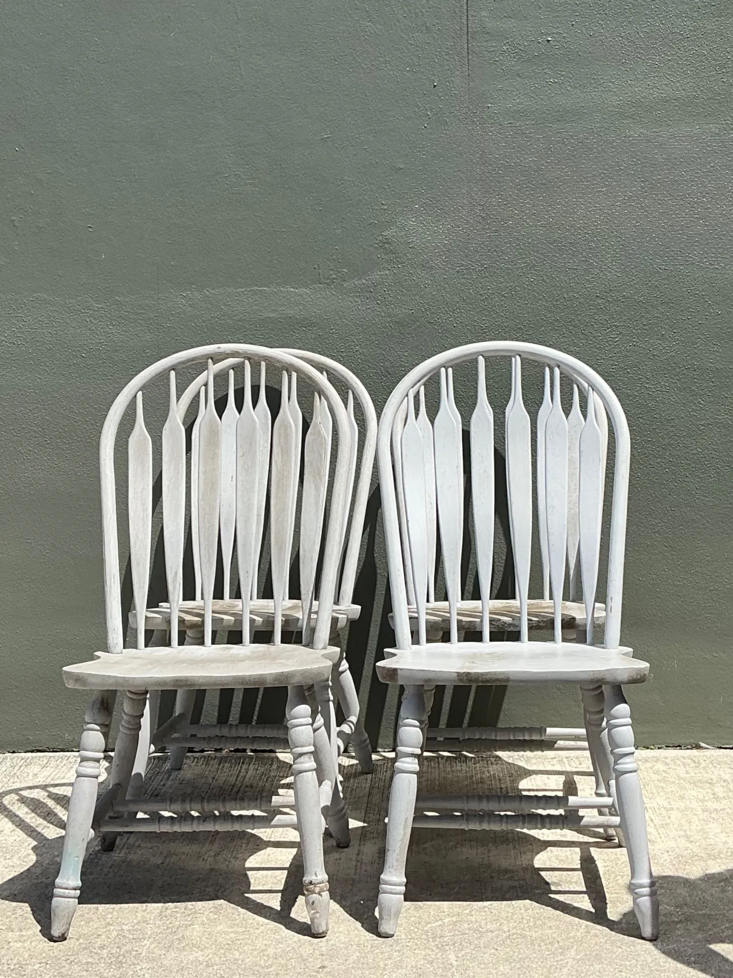 Vintage Farmhouse Style Windsor Chairs - Set of 4 — additional photo 5