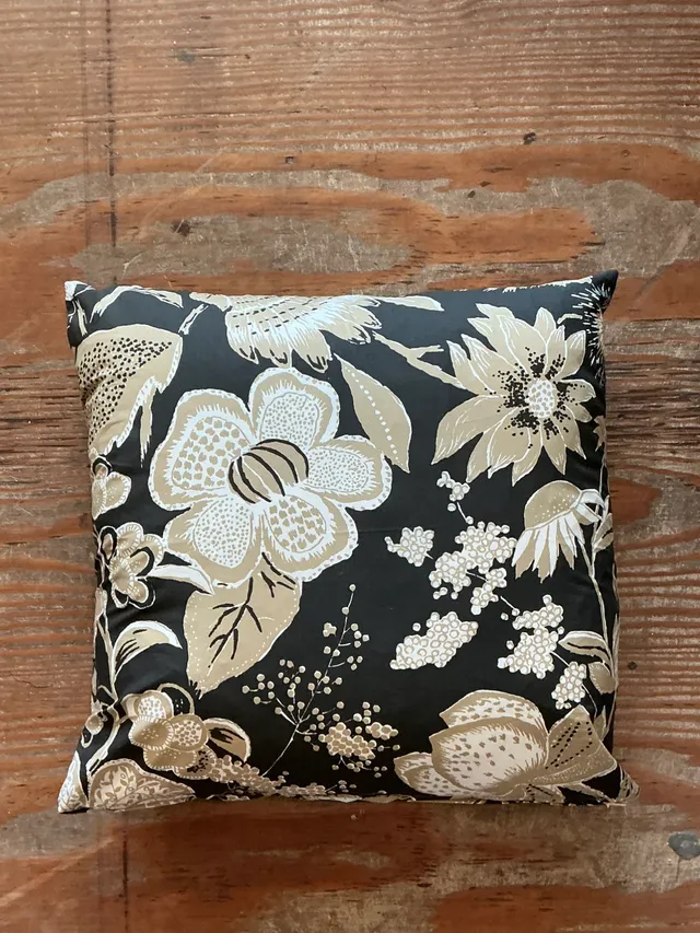 Vintage Schumacher Printed Cotton Floral Cushion — additional photo 8