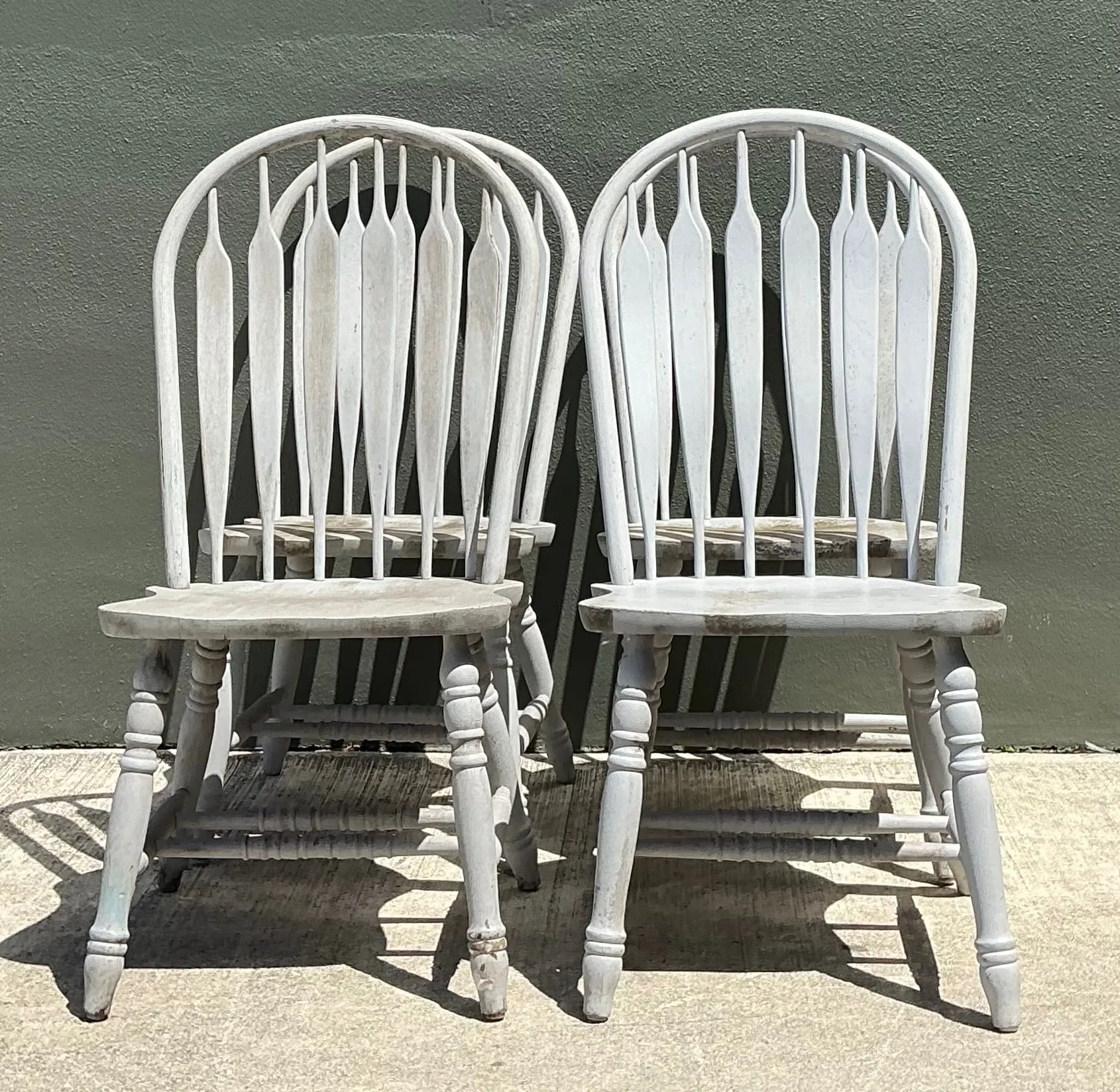 Vintage Farmhouse Style Windsor Chairs - Set of 4 — additional photo 3