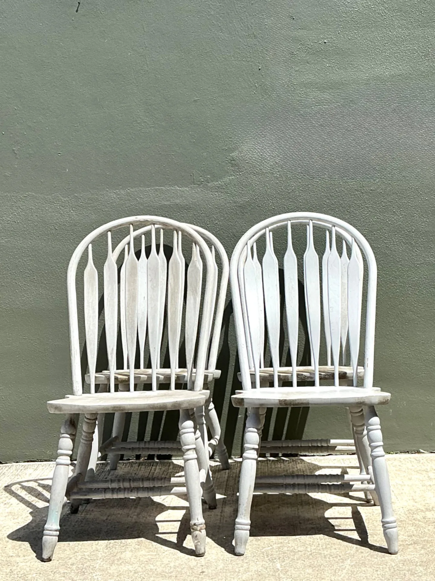 Vintage Farmhouse Style Windsor Chairs - Set of 4 — additional photo 2