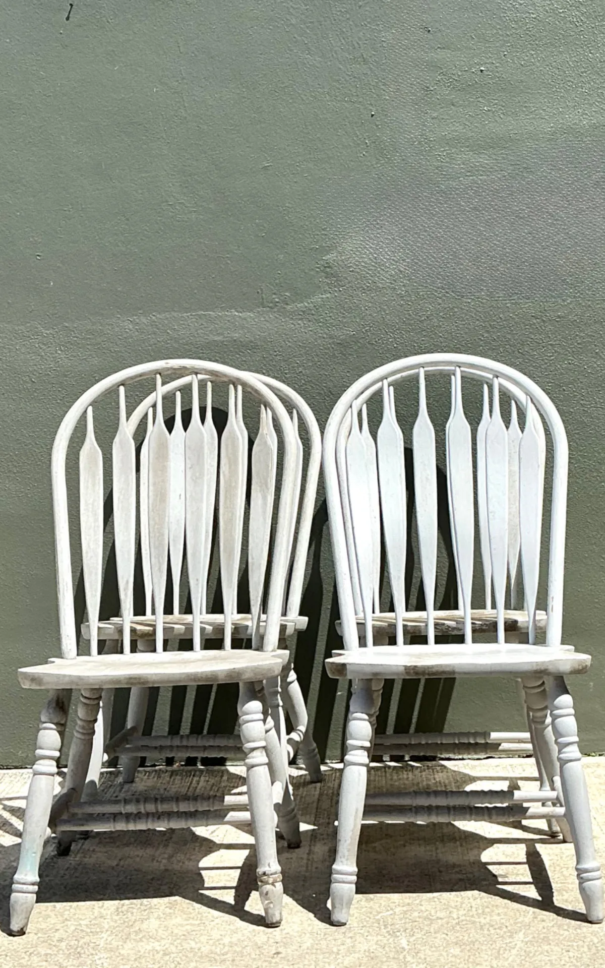 Vintage Farmhouse Style Windsor Chairs - Set of 4 — additional photo 2