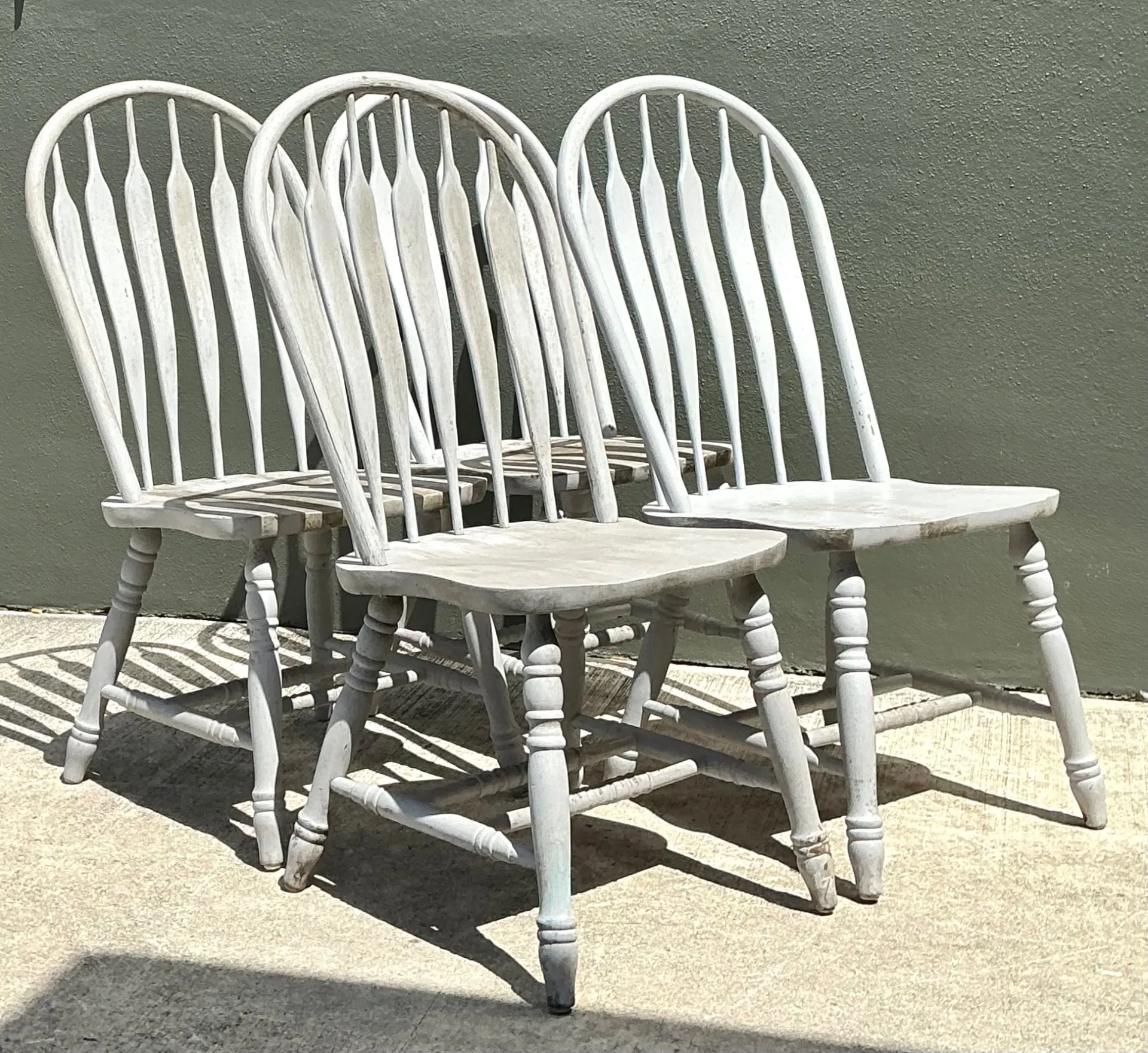 Vintage Farmhouse Style Windsor Chairs - Set of 4 — additional photo 4