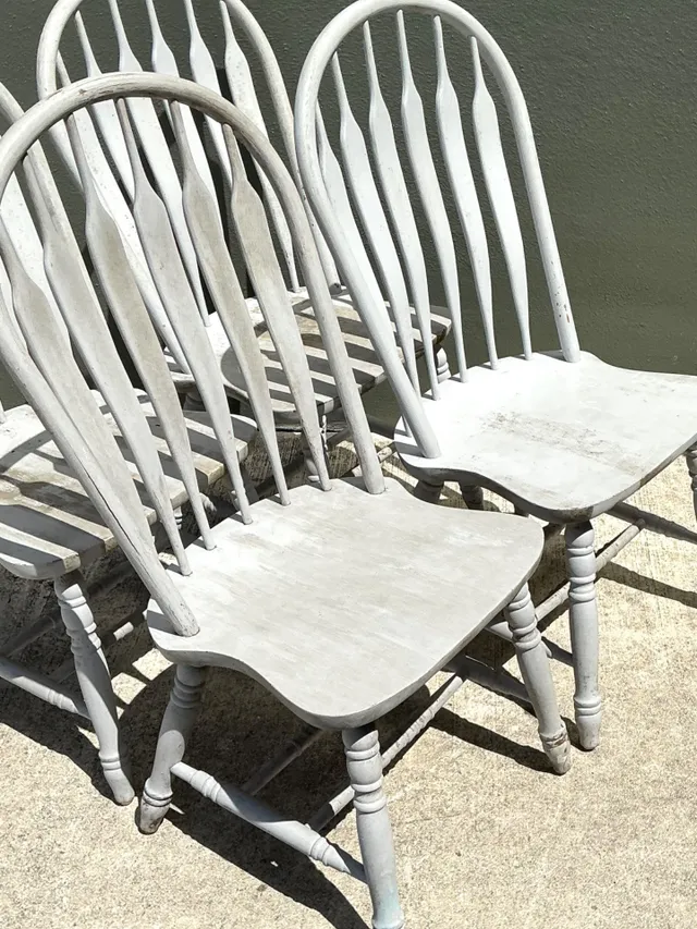 Vintage Farmhouse Style Windsor Chairs - Set of 4 — additional photo 6