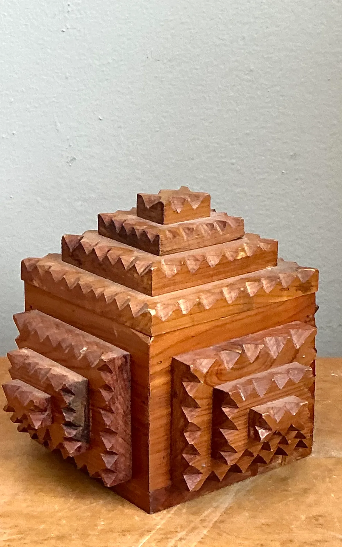 Vintage Carved Wood Tramp Art  Box — additional photo 4