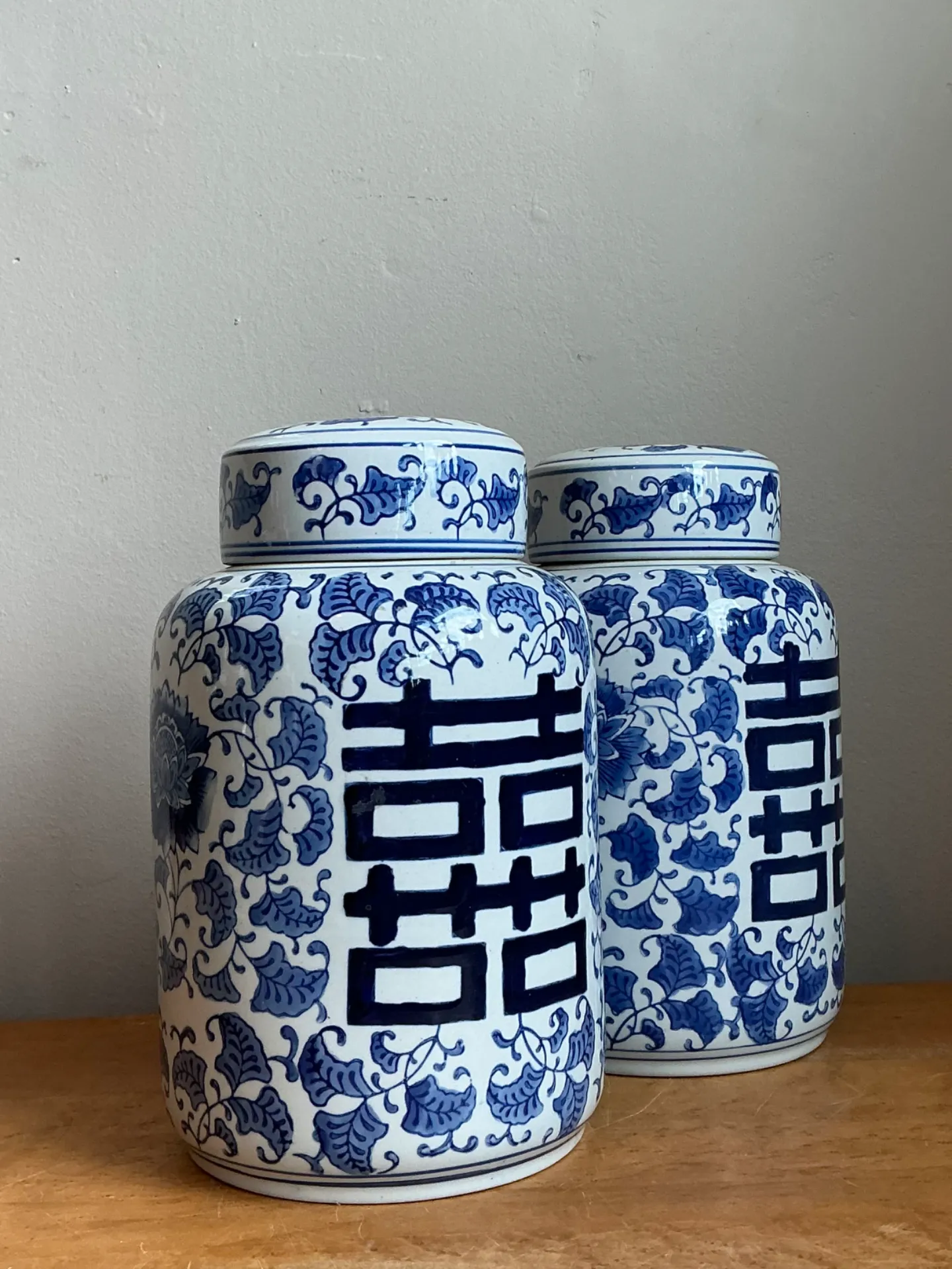 Vintage Asian Double Happiness Lidded Urns - A Pair — additional photo 3