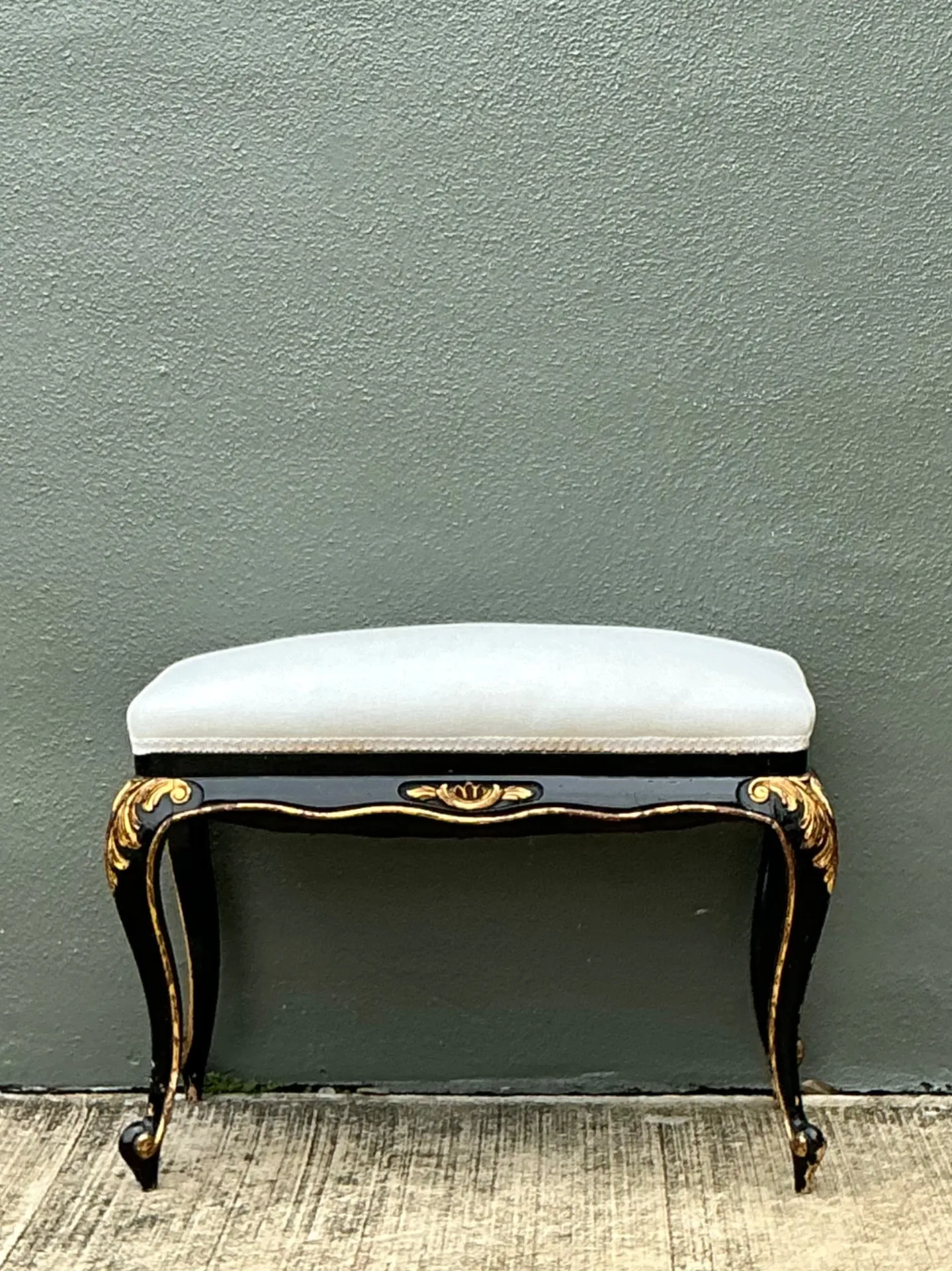 Vintage Black and Gold Gilt Stool — additional photo 6