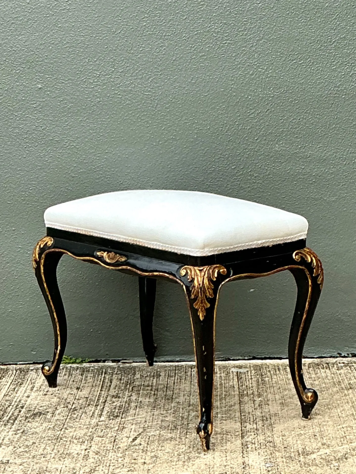 Vintage Black and Gold Gilt Stool — additional photo 5
