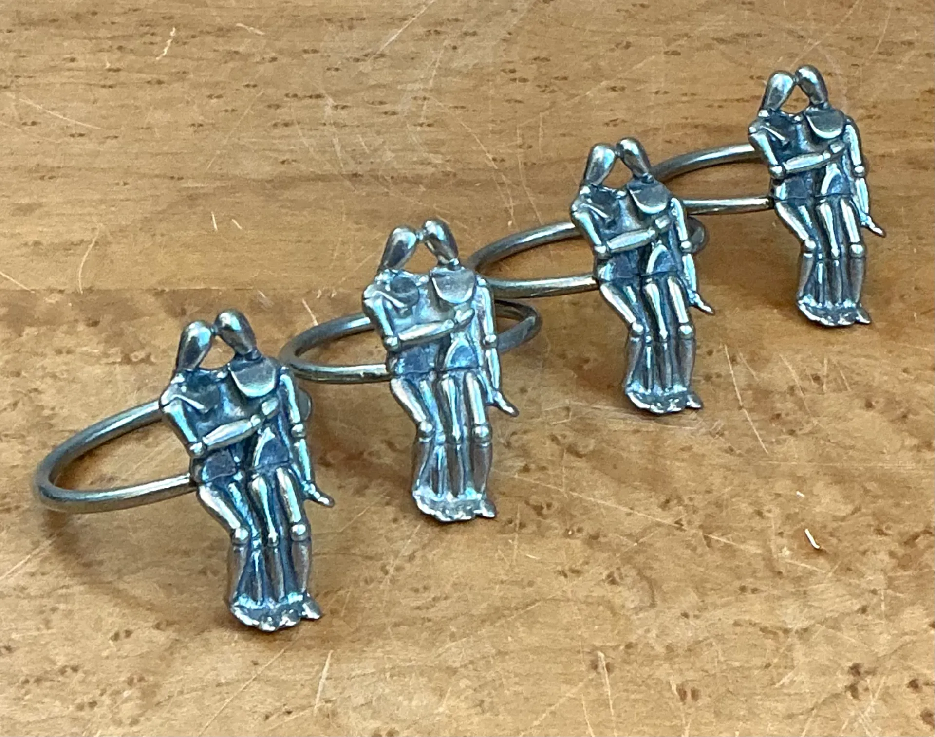 Vintage Embracing Figures Napkin Rings — additional photo 3
