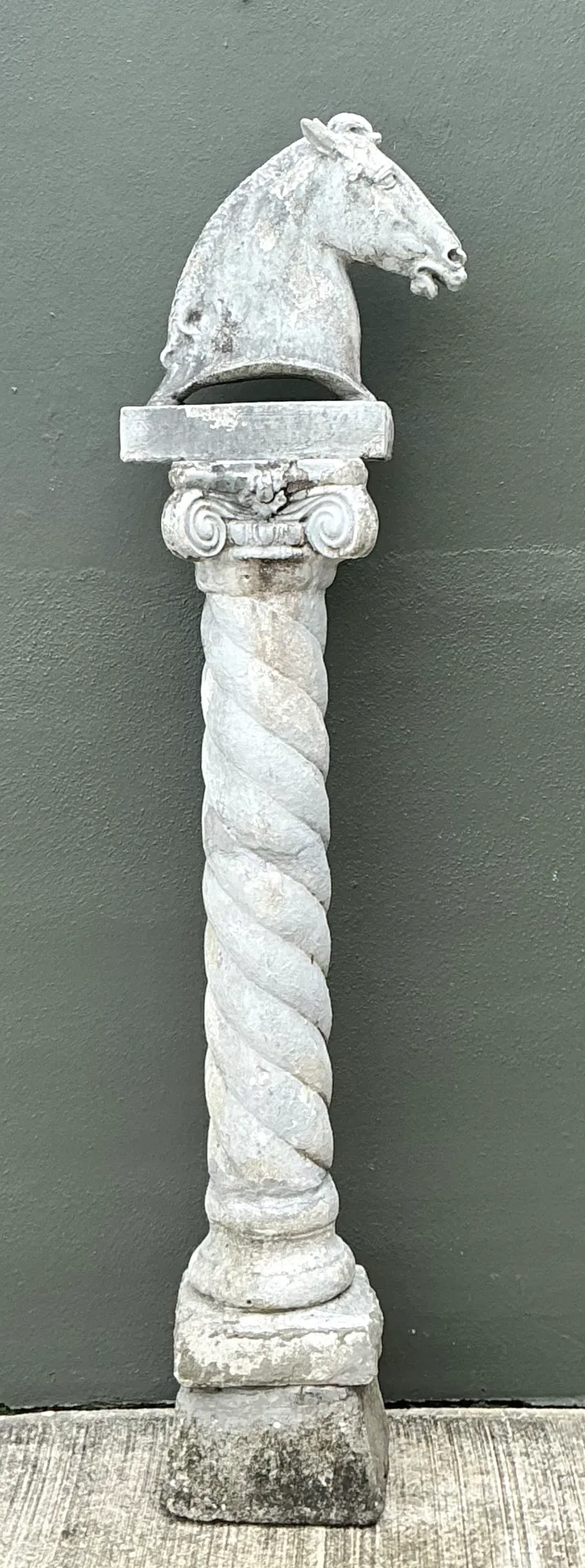Vintage Stone Horse Sculpture on Column — additional photo 1