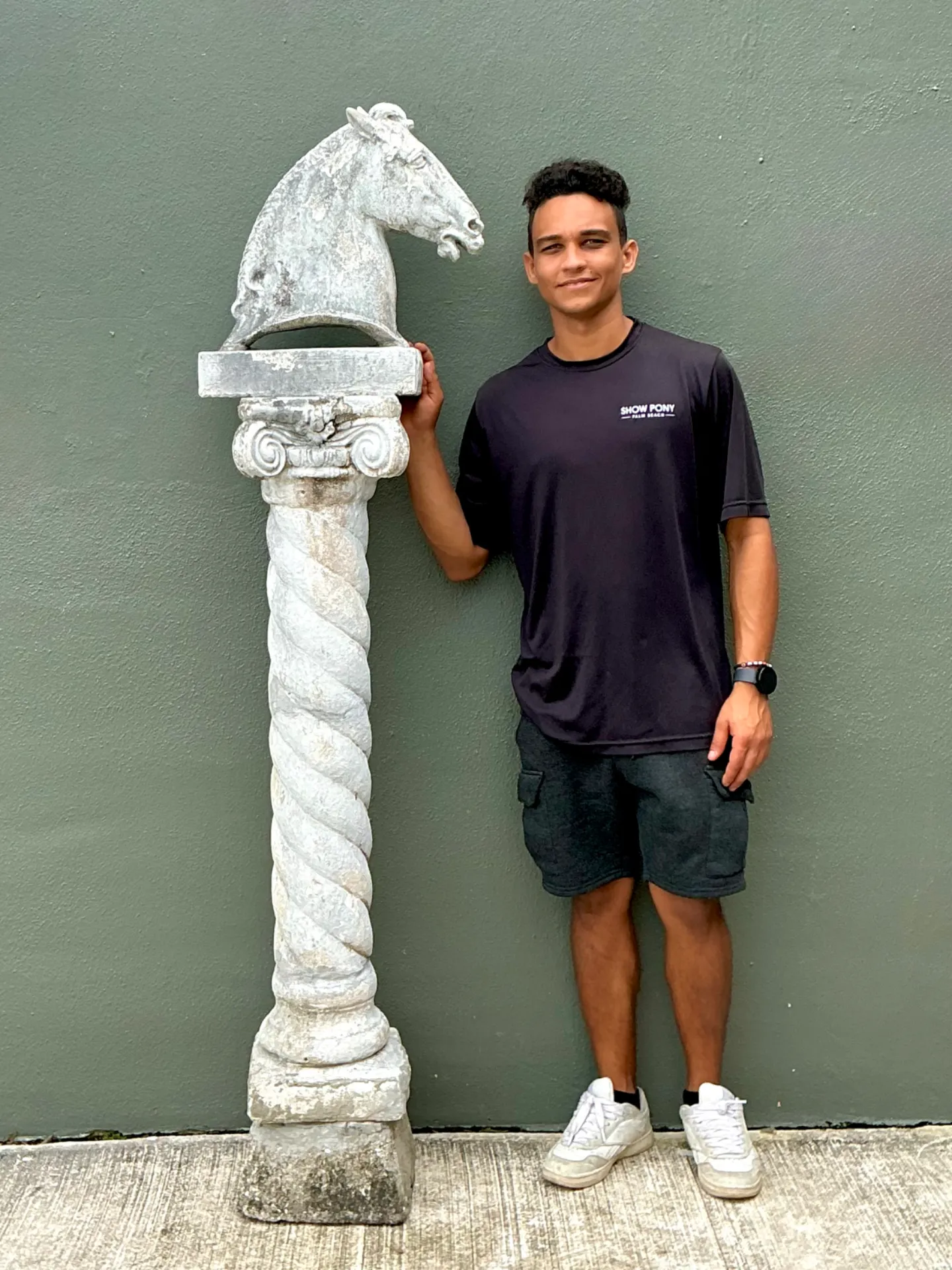 Vintage Stone Horse Sculpture on Column — additional photo 2