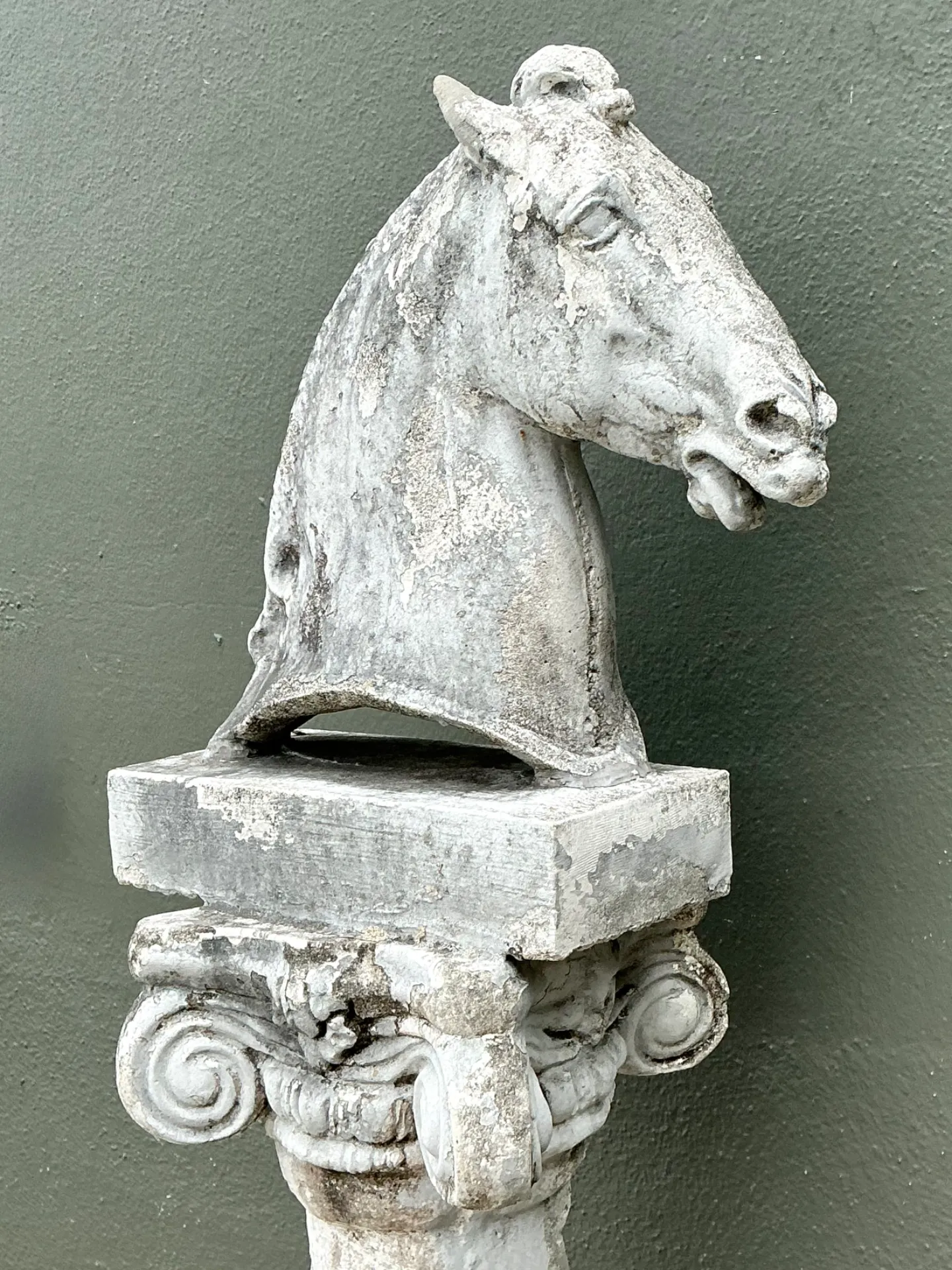 Vintage Stone Horse Sculpture on Column — additional photo 6