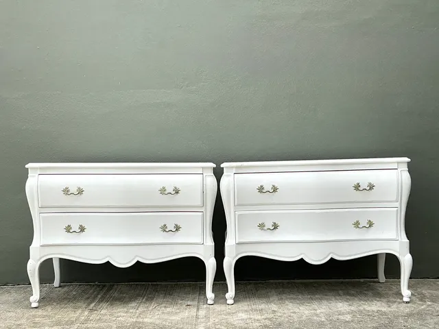 Vintage White French Provincial Nightstands - Pair — additional photo 1