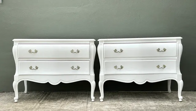 Vintage White French Provincial Nightstands - Pair — additional photo 3