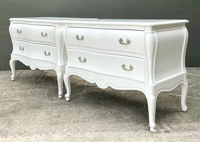 Vintage White French Provincial Nightstands - Pair — additional photo 8