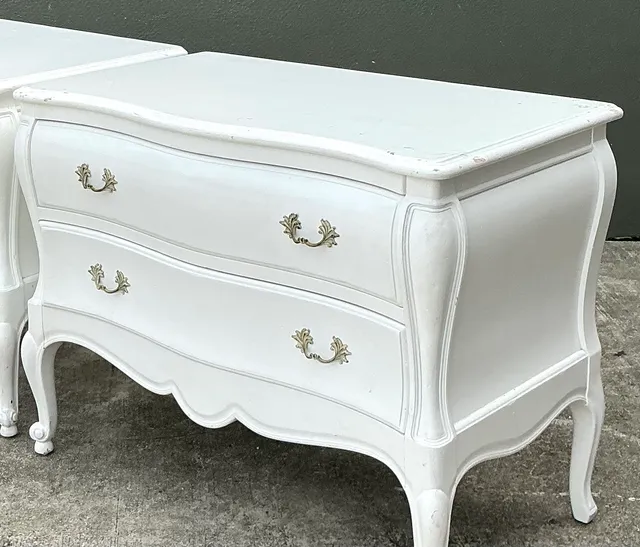 Vintage White French Provincial Nightstands - Pair — additional photo 4