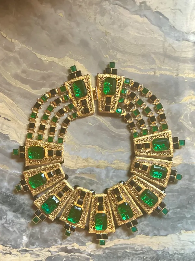 Vintage Emerald Green Statement Necklace — additional photo 3