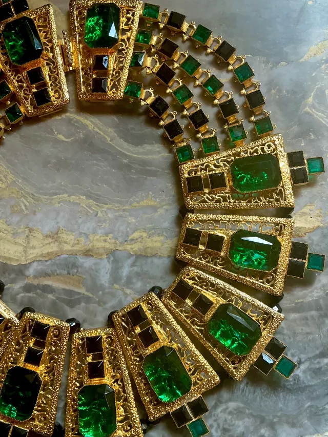 Vintage Emerald Green Statement Necklace — additional photo 7