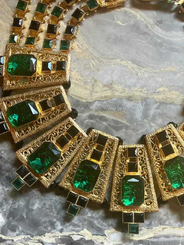 Vintage Emerald Green Statement Necklace — additional photo 8