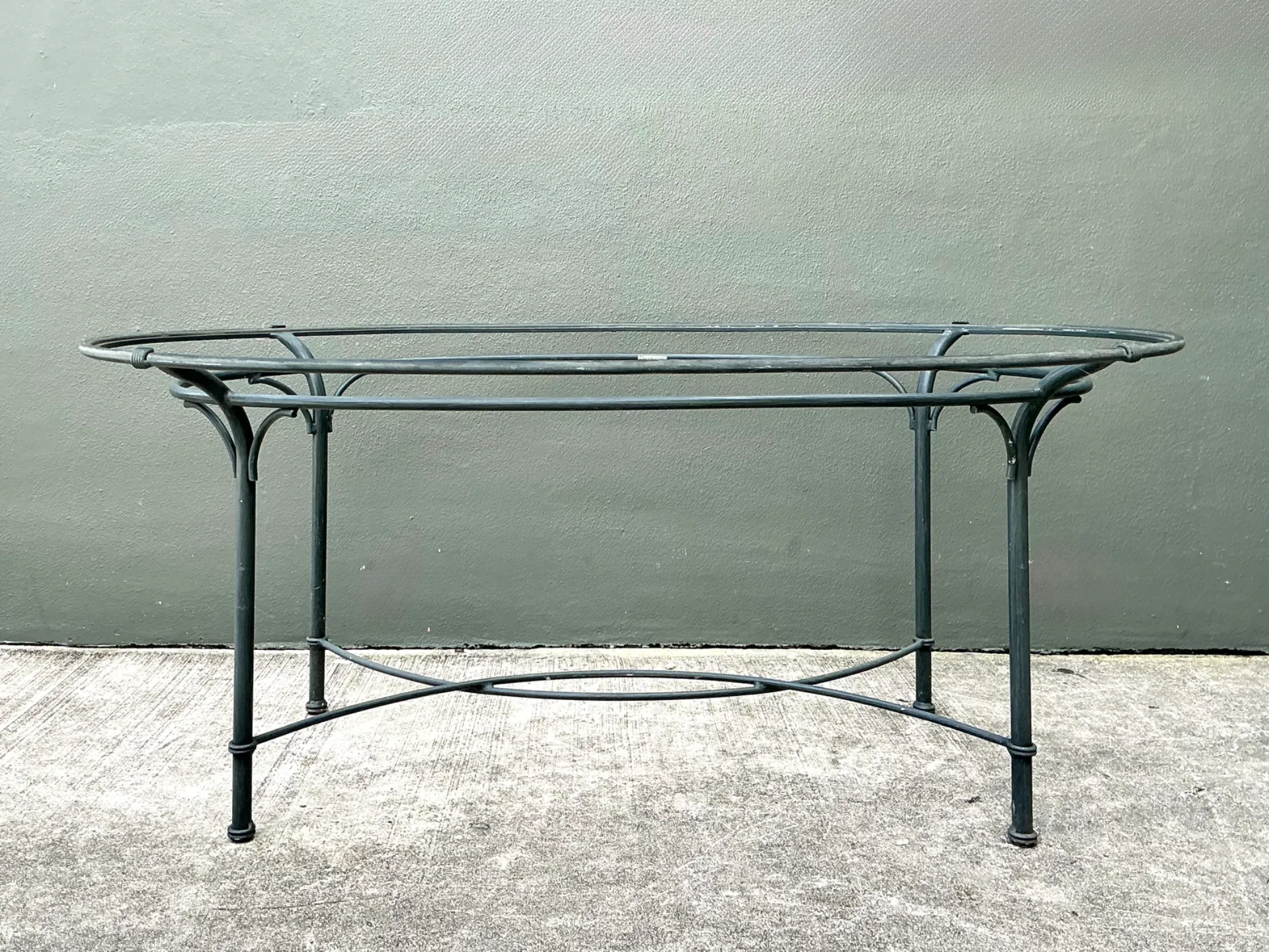 Brown Jordan Vintage Metal Oval Table — additional photo 5
