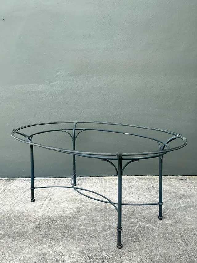 Brown Jordan Vintage Metal Oval Table — additional photo 3