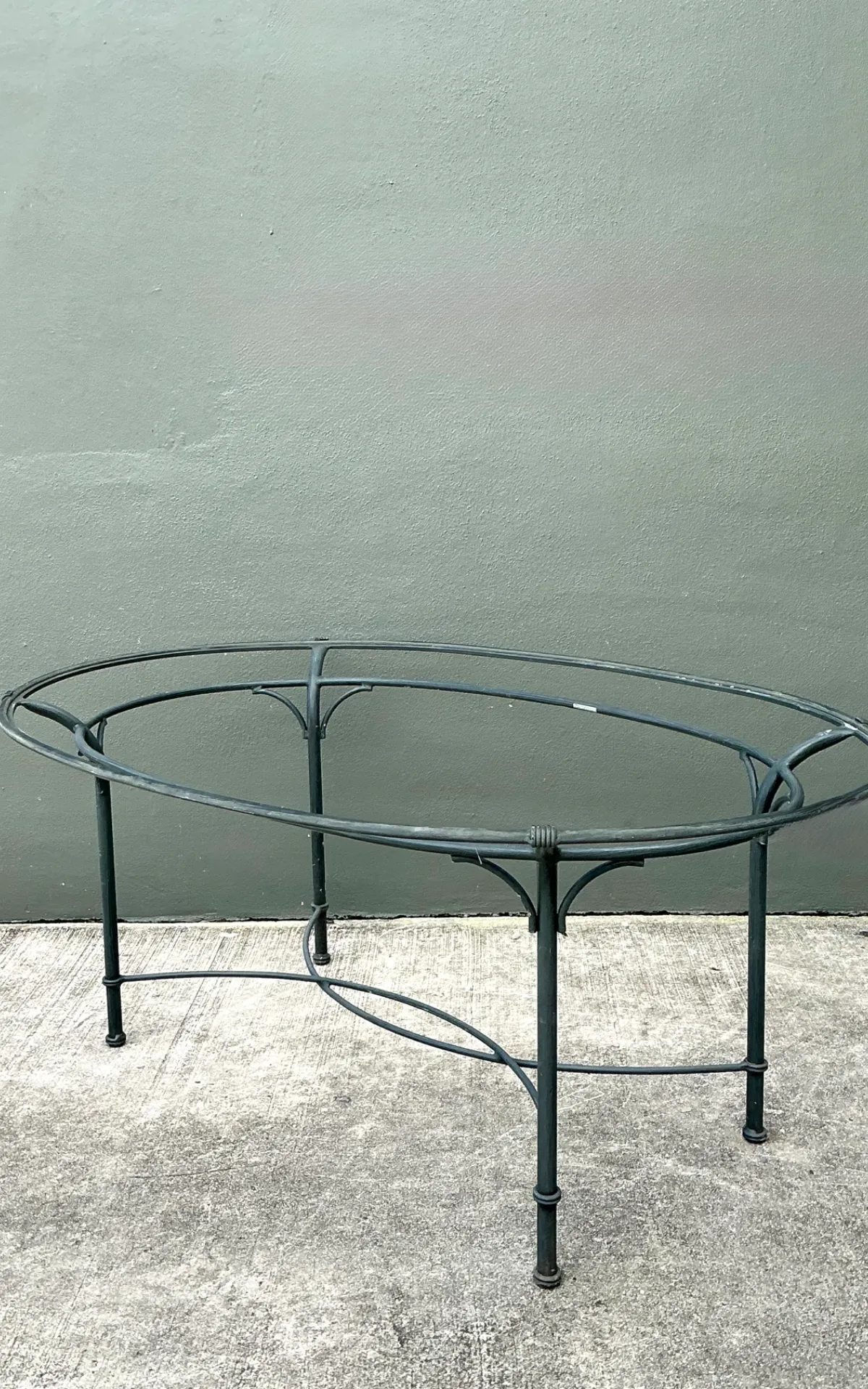 Brown Jordan Vintage Metal Oval Table — additional photo 4