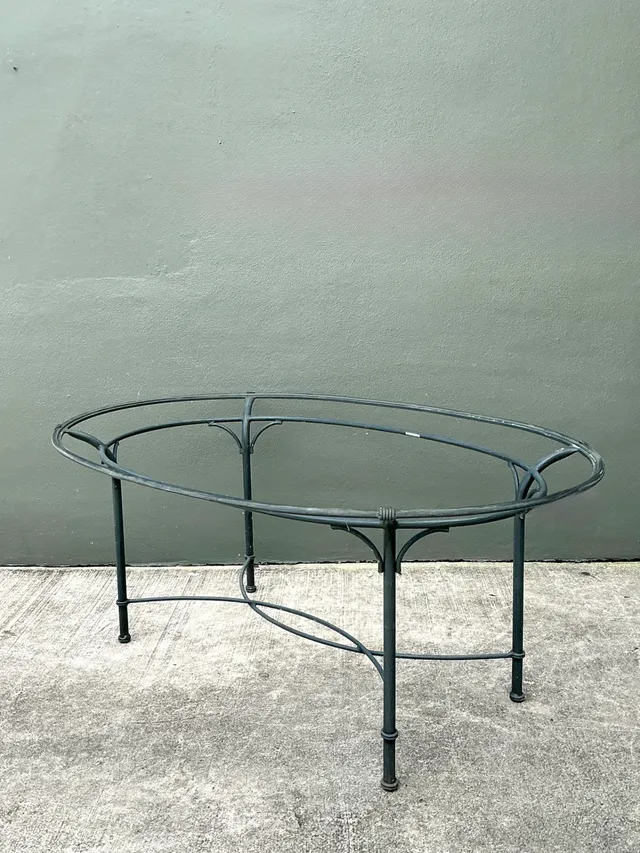 Brown Jordan Vintage Metal Oval Table — additional photo 4