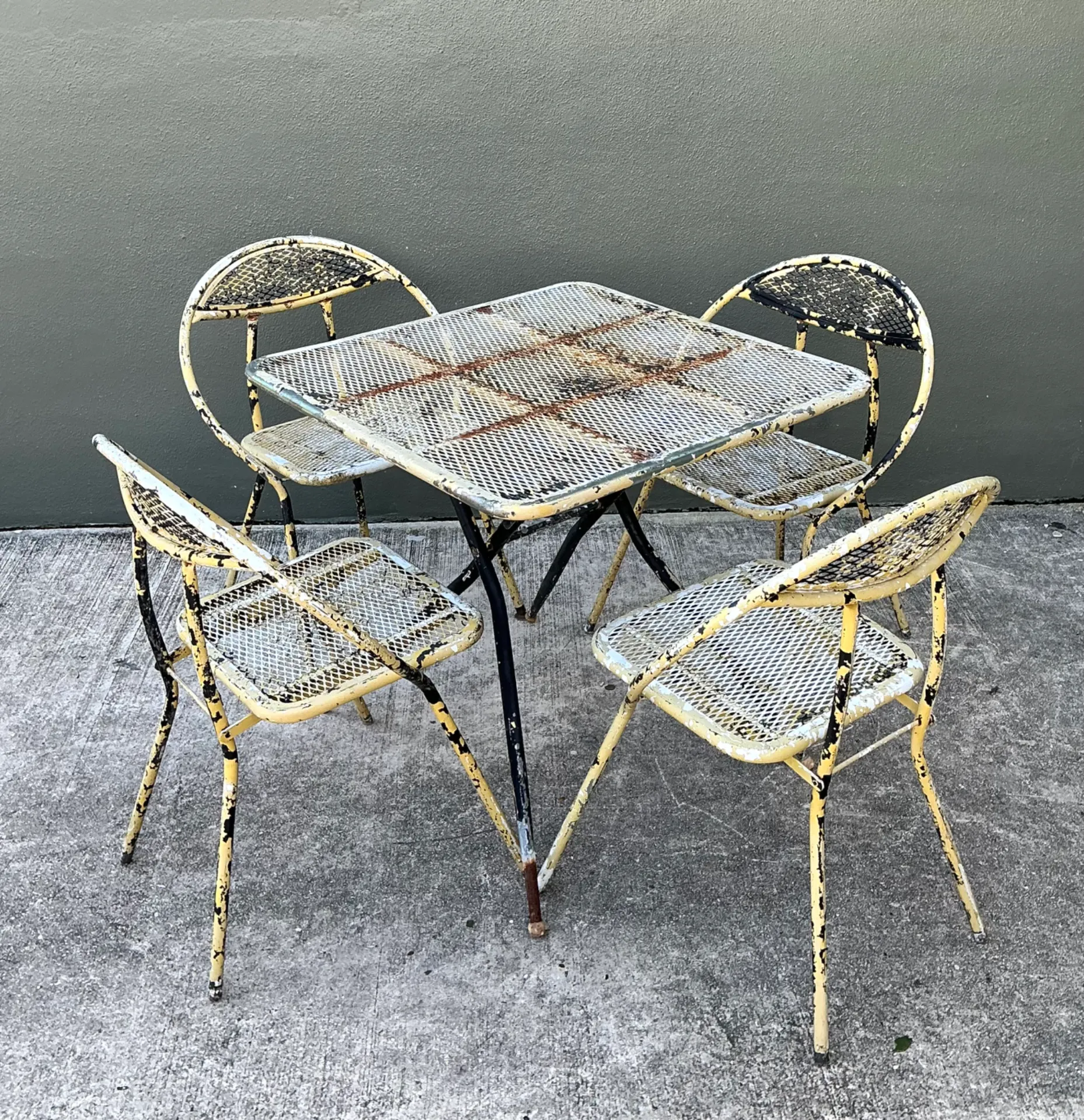 Vintage MCM Hoop Folding Wrought Iron Table And Chairs — additional photo 1