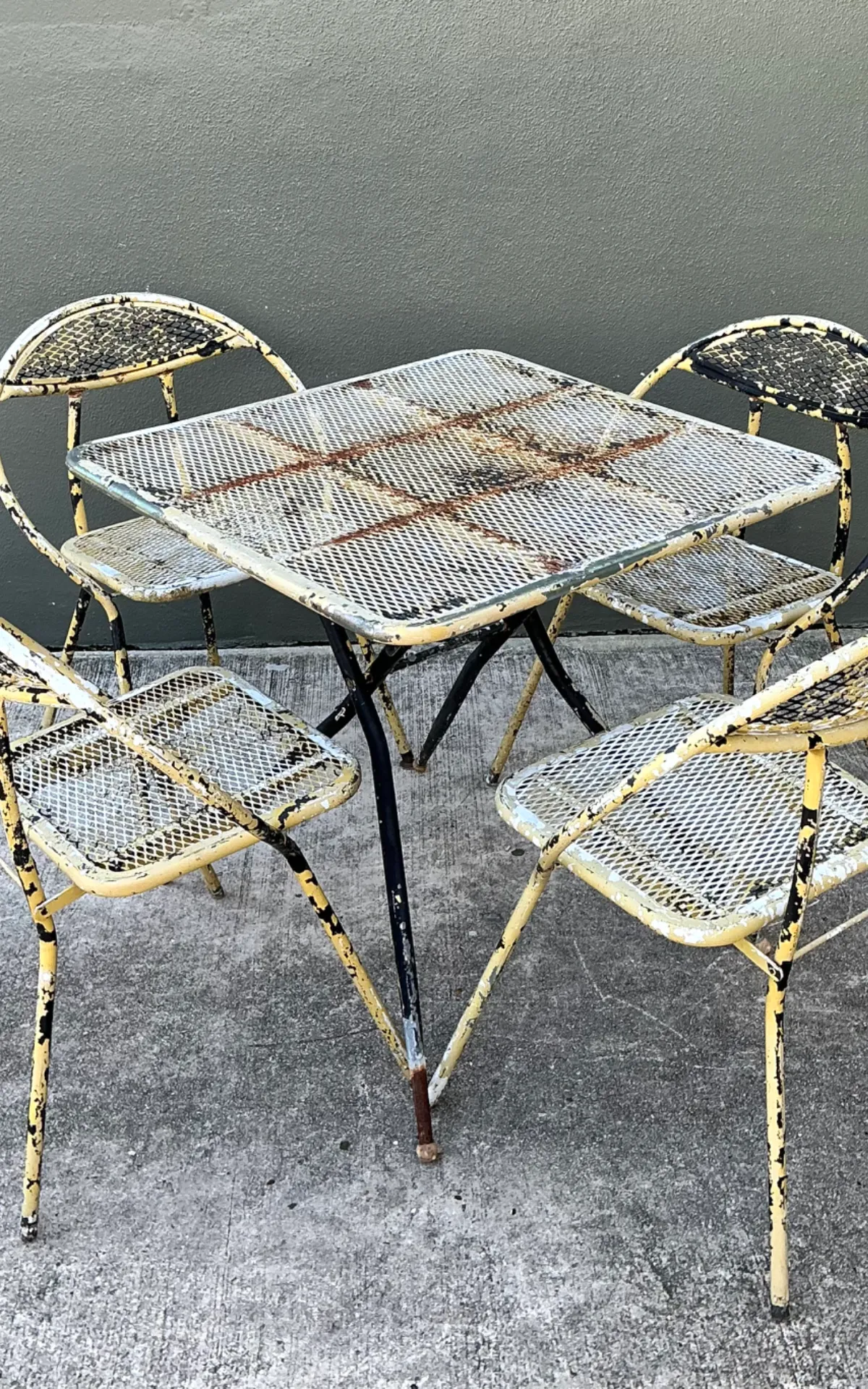 Vintage MCM Hoop Folding Wrought Iron Table And Chairs — additional photo 1