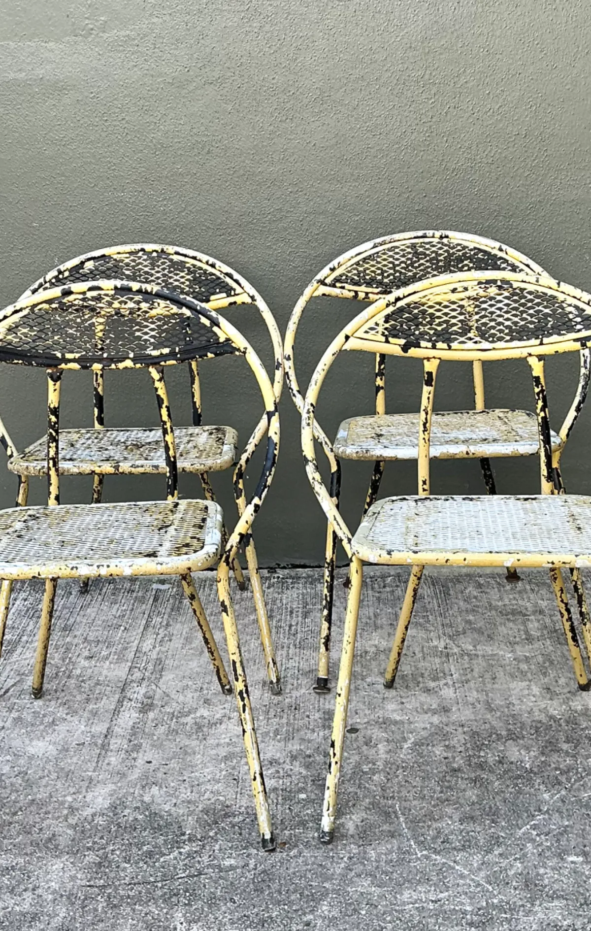 Vintage MCM Hoop Folding Wrought Iron Table And Chairs — additional photo 3
