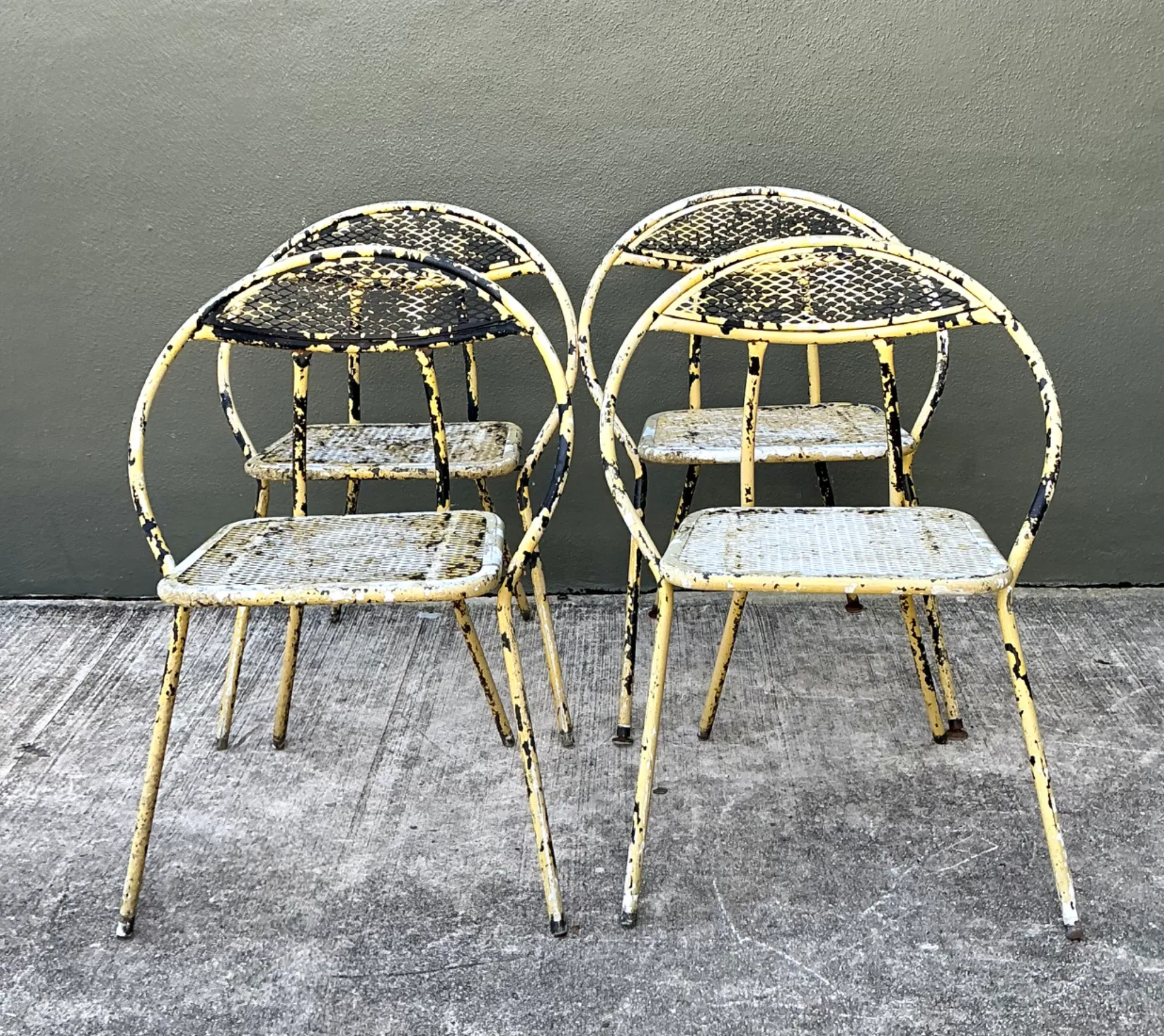 Vintage MCM Hoop Folding Wrought Iron Table And Chairs — additional photo 7