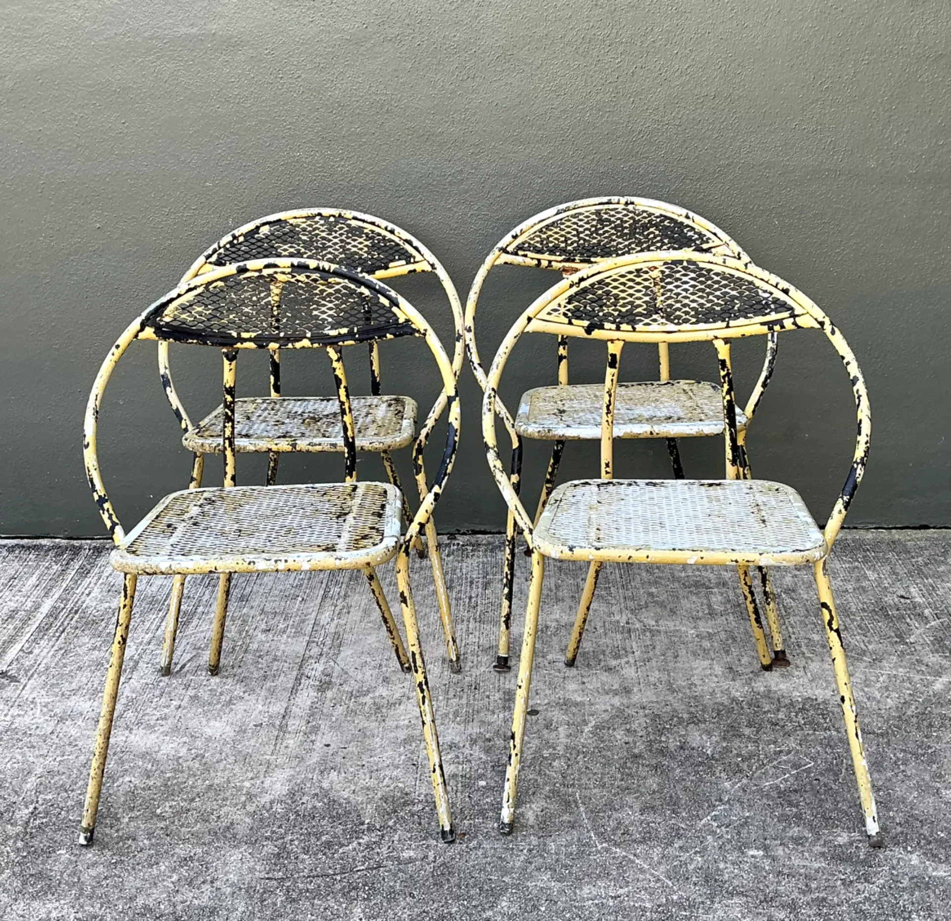 Vintage MCM Hoop Folding Wrought Iron Table And Chairs — additional photo 8