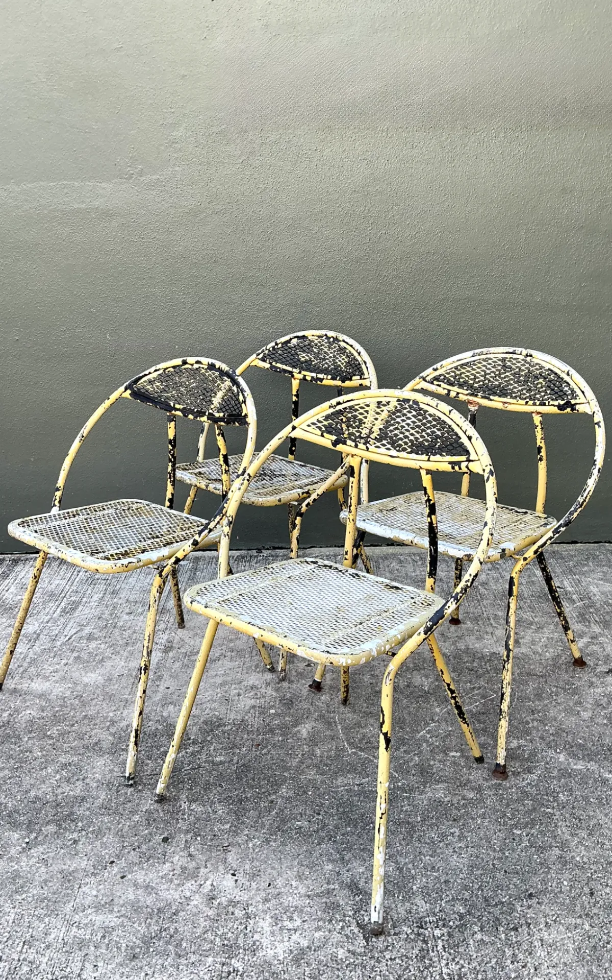 Vintage MCM Hoop Folding Wrought Iron Table And Chairs — additional photo 4