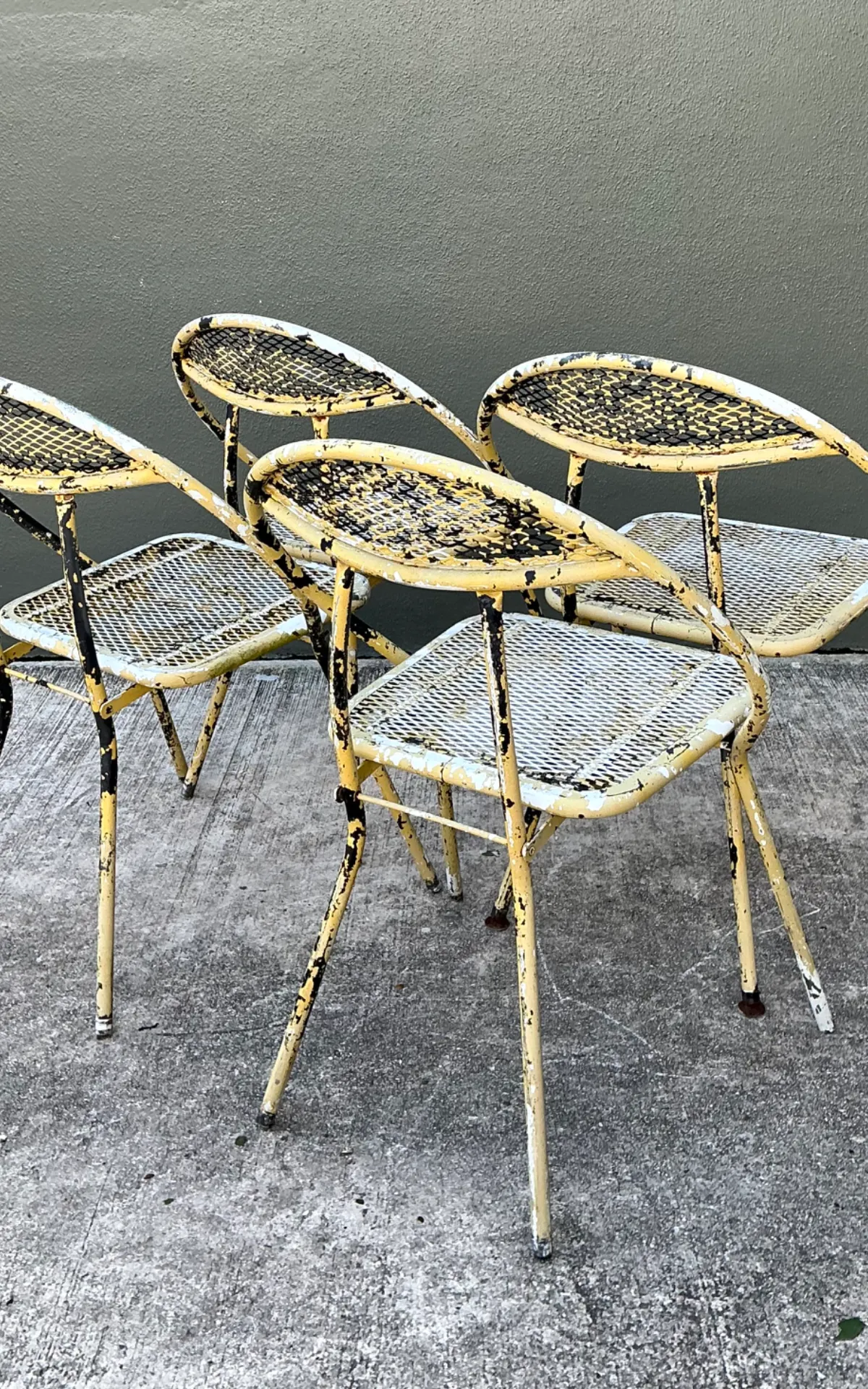 Vintage MCM Hoop Folding Wrought Iron Table And Chairs — additional photo 2