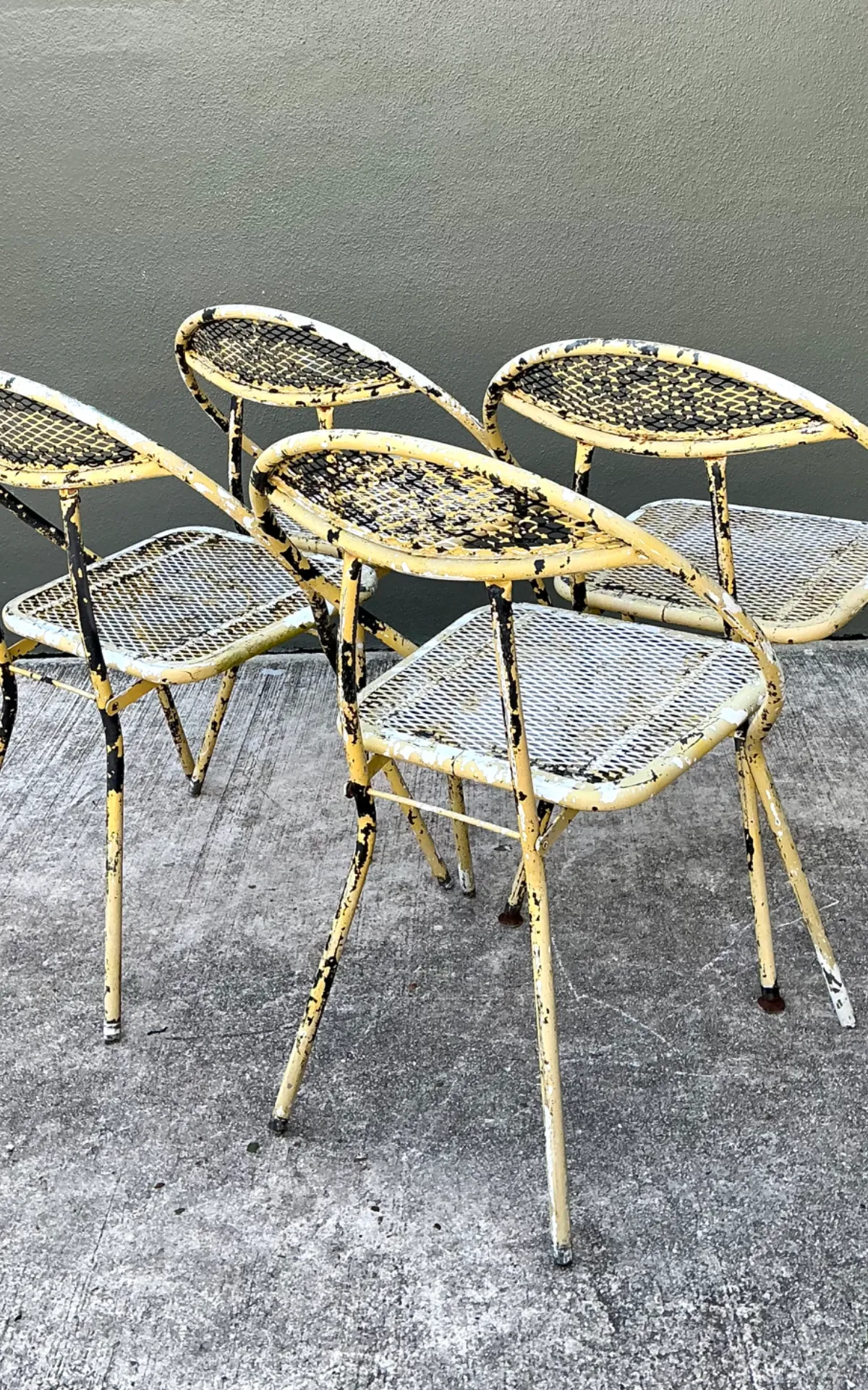 Vintage MCM Hoop Folding Wrought Iron Table And Chairs — additional photo 6