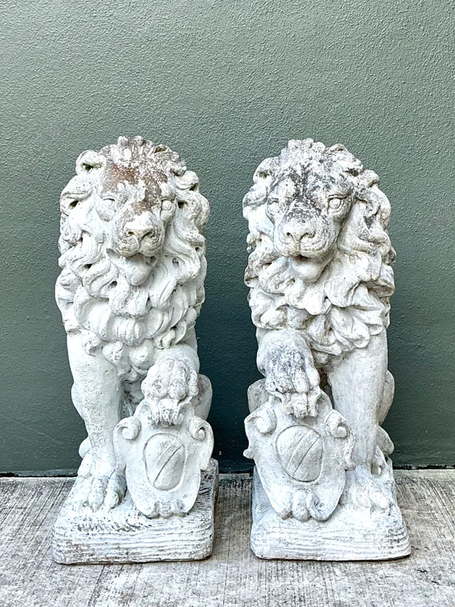 Vintage Italian Cast Cement Lion Statues - A Pair — additional photo 1