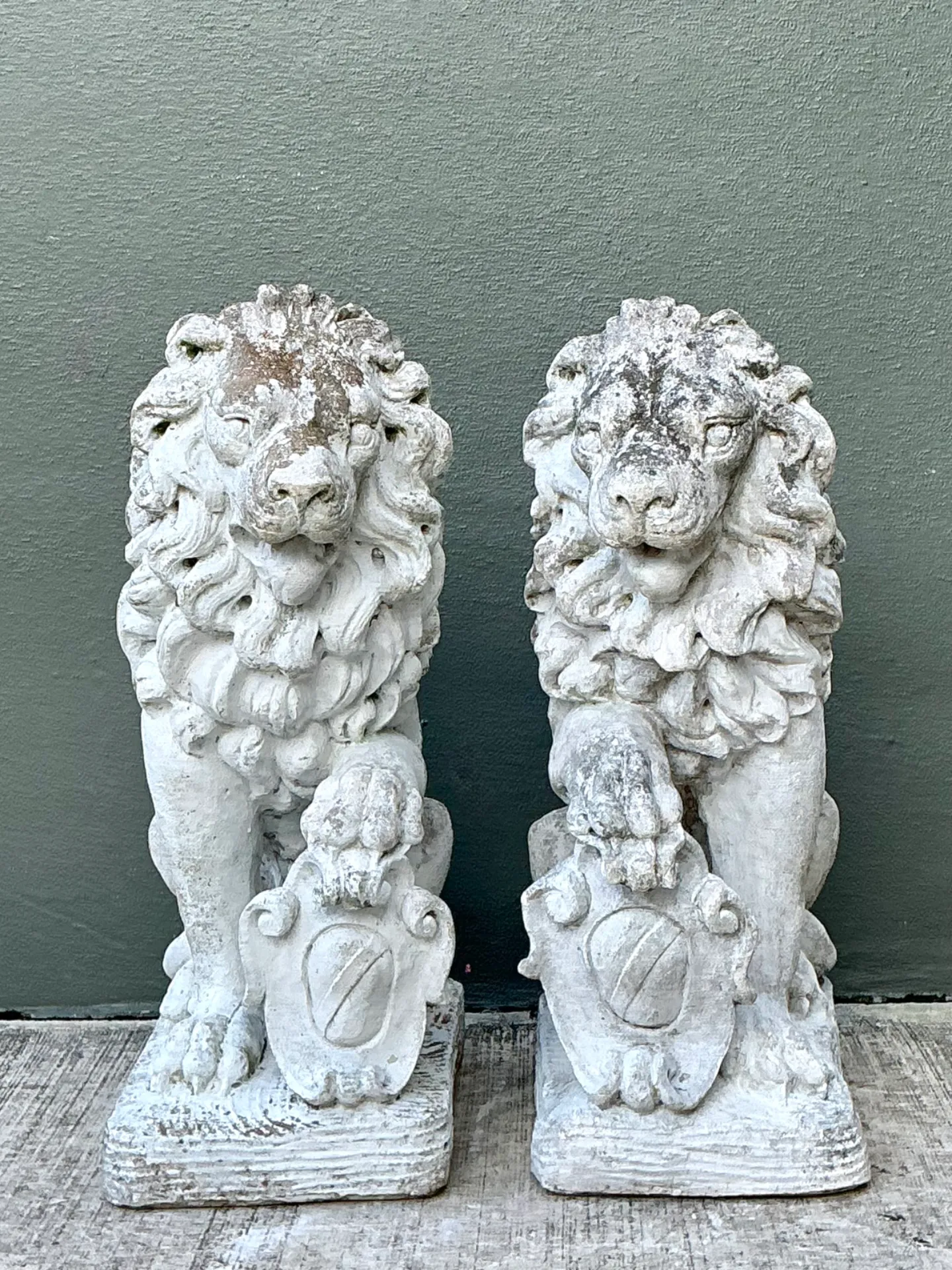 Vintage Italian Cast Cement Lion Statues - A Pair — additional photo 7