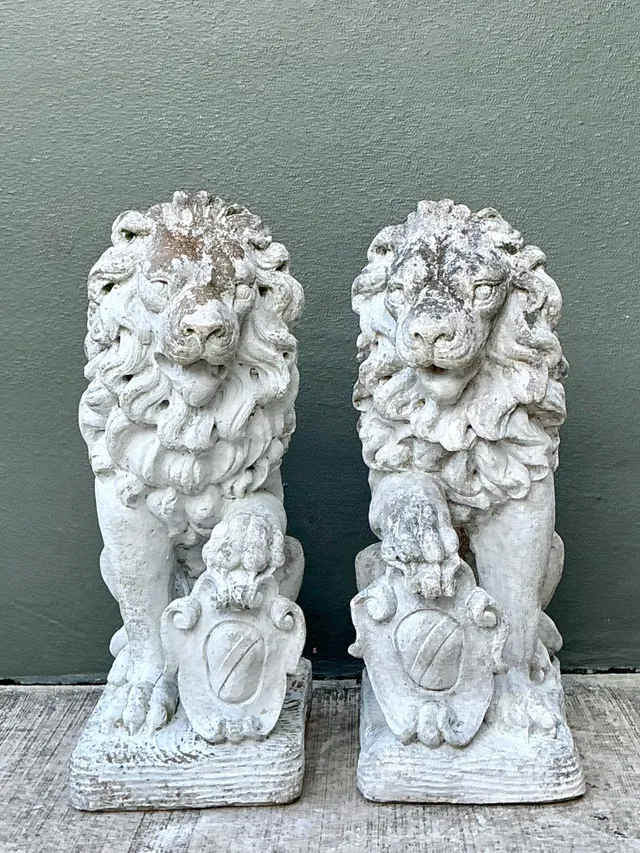 Vintage Italian Cast Cement Lion Statues - A Pair — additional photo 7