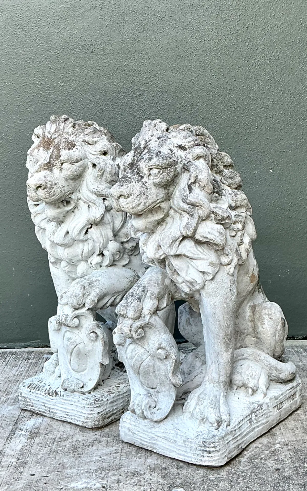Vintage Italian Cast Cement Lion Statues - A Pair — additional photo 3