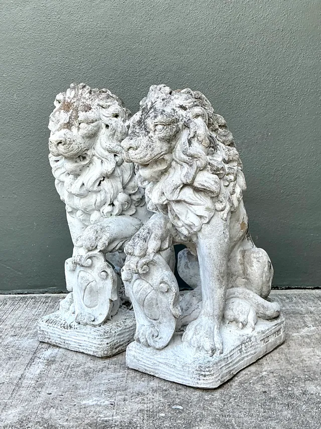 Vintage Italian Cast Cement Lion Statues - A Pair — additional photo 6