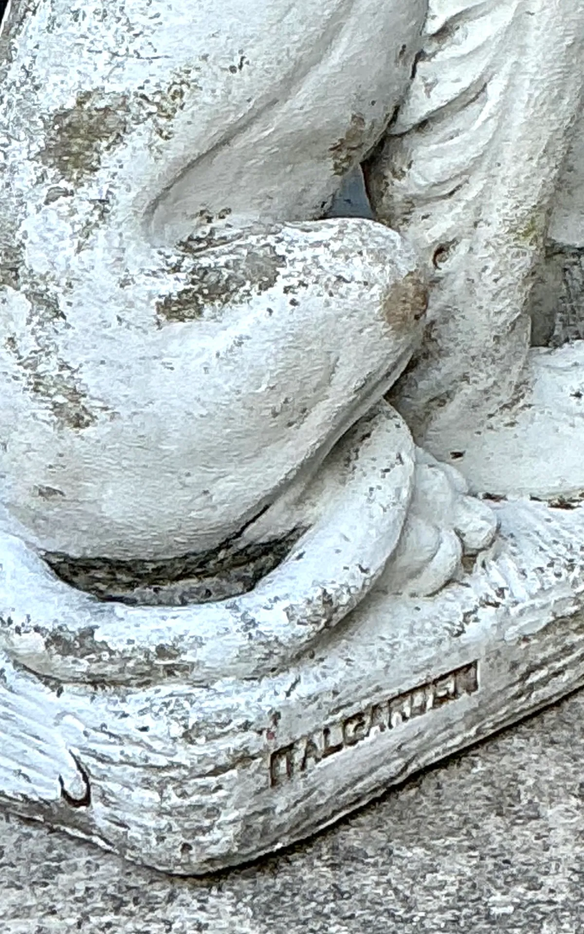 Vintage Italian Cast Cement Lion Statues - A Pair — additional photo 2