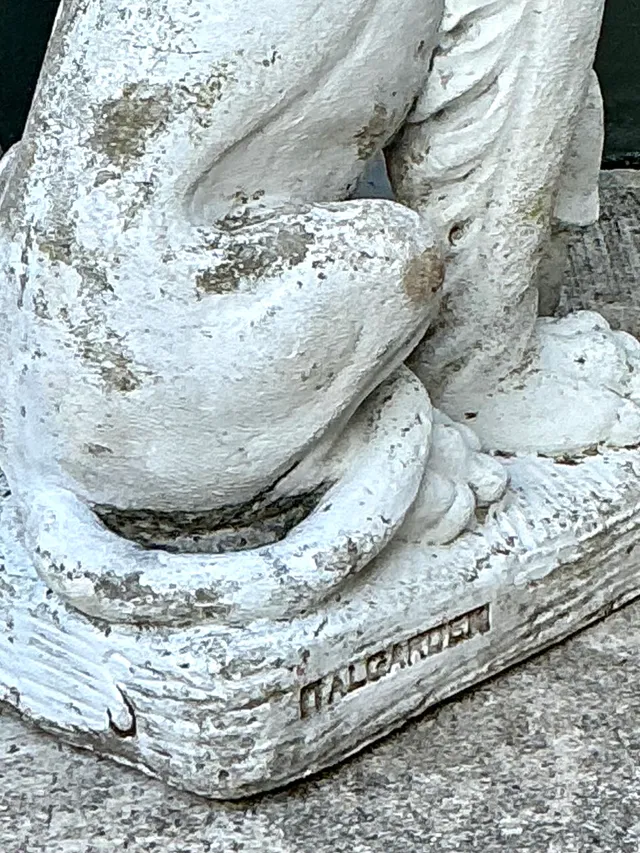 Vintage Italian Cast Cement Lion Statues - A Pair — additional photo 2