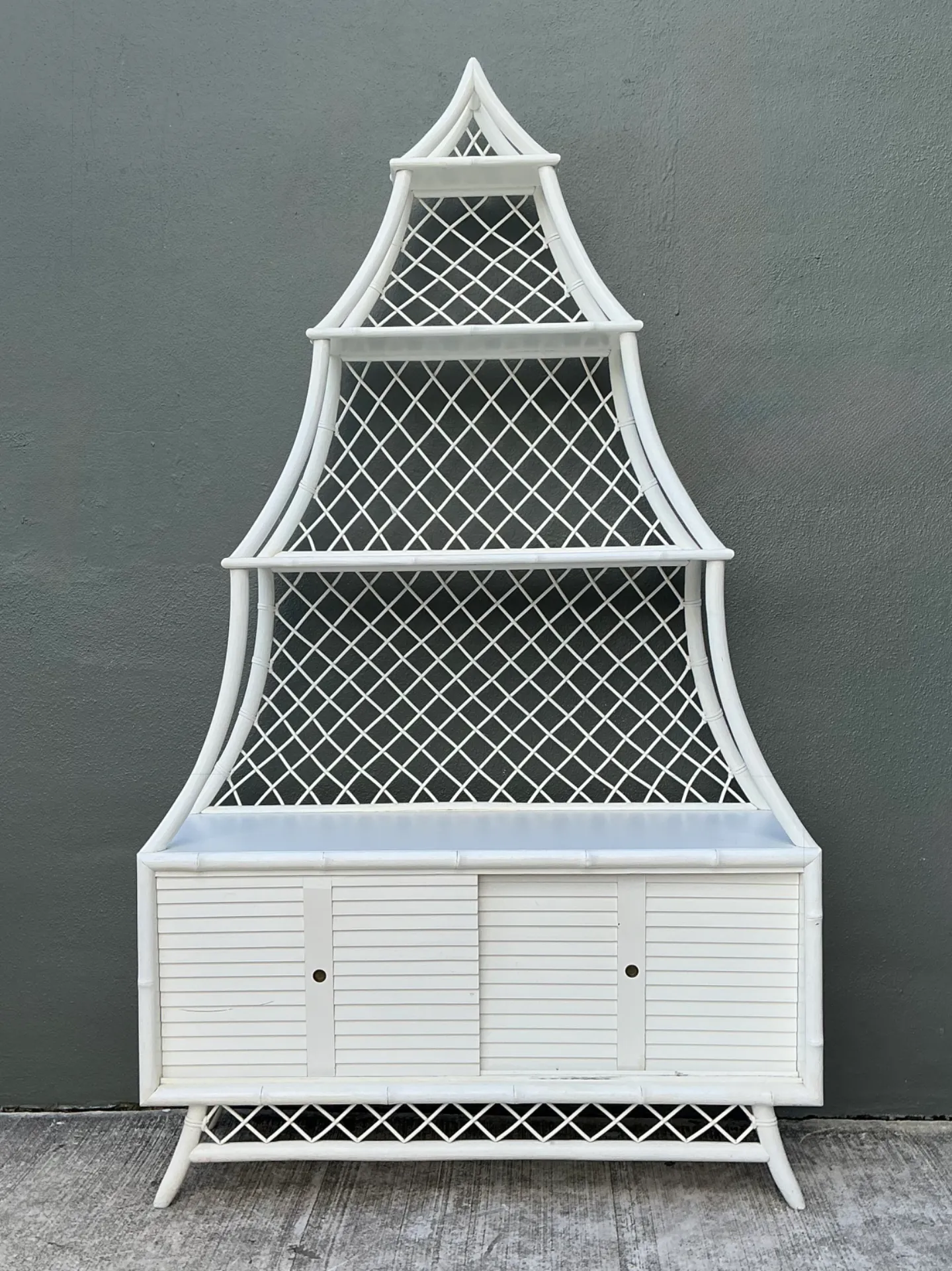 Vintage White Rattan Pagoda Etagere — additional photo 4