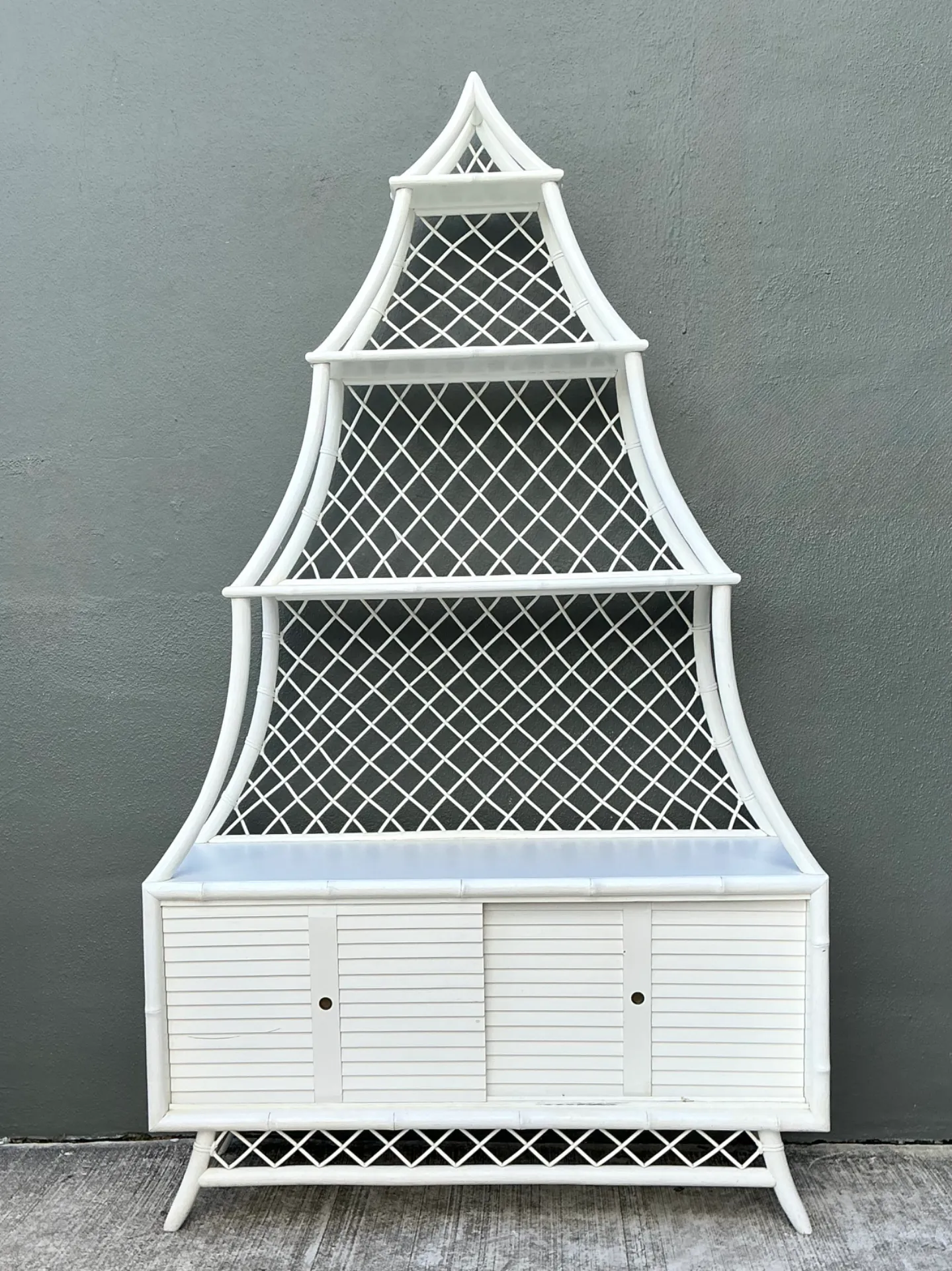 Vintage White Rattan Pagoda Etagere — additional photo 5