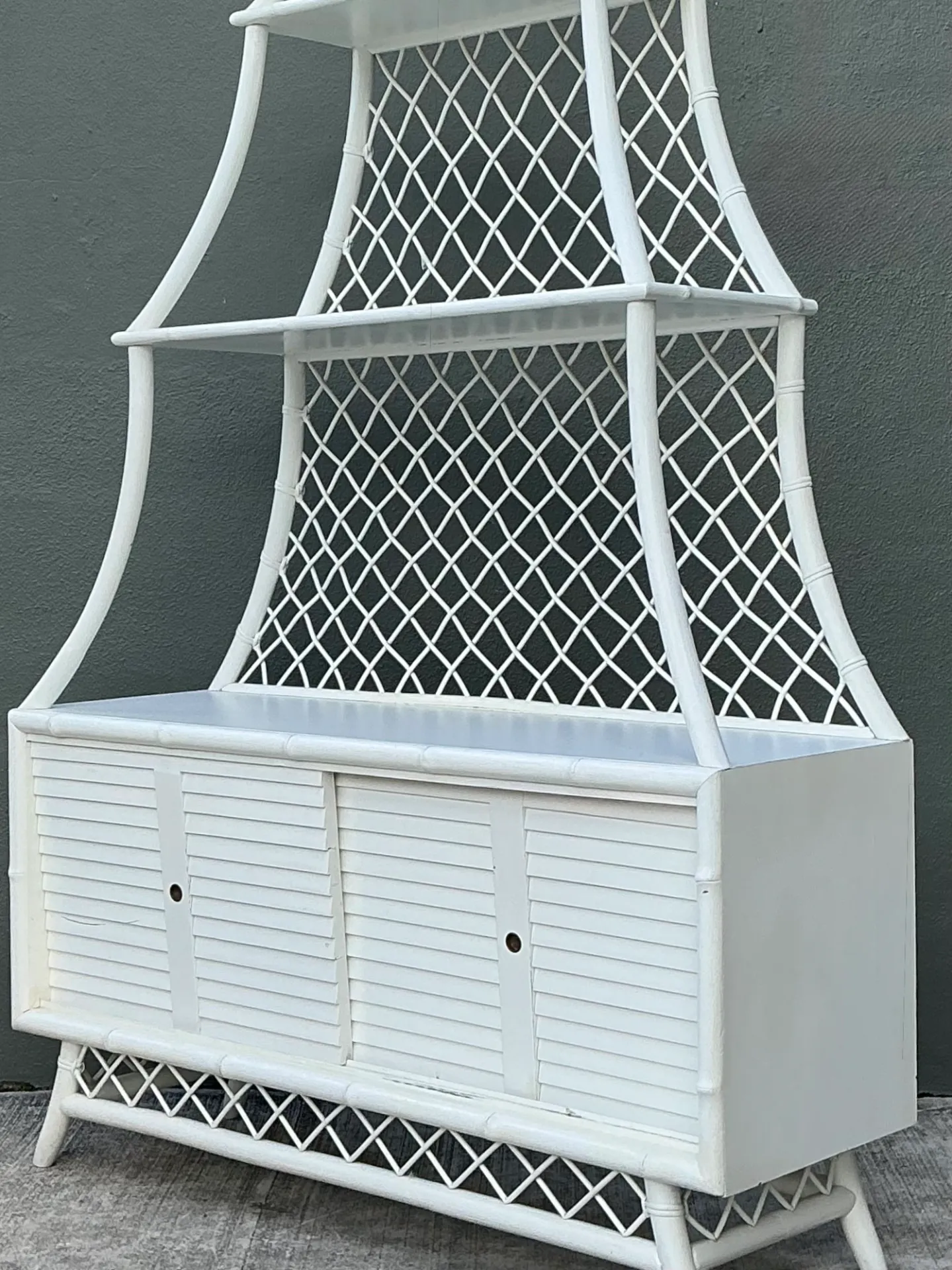Vintage White Rattan Pagoda Etagere — additional photo 6