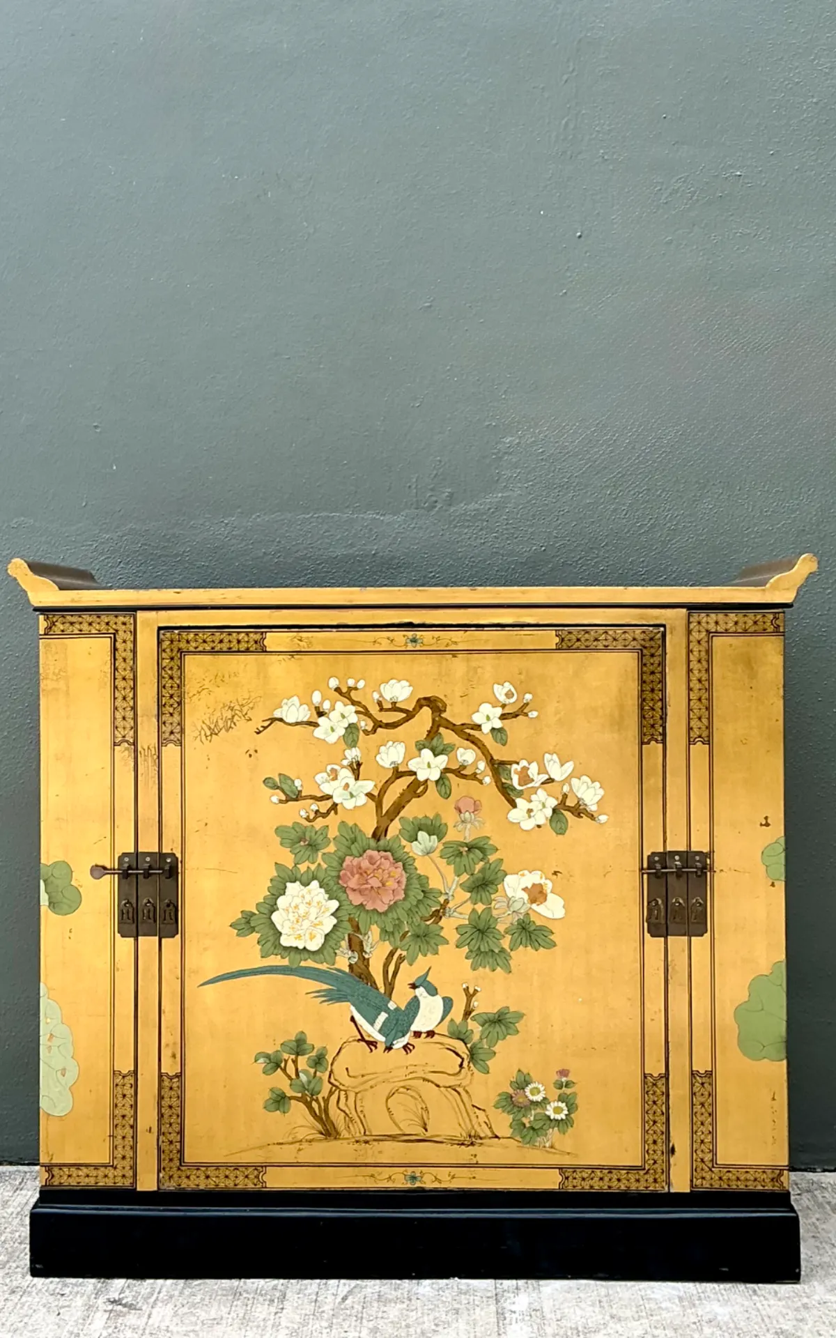 Vintage Chinoiserie Gilt Floral Dry Bar - Close-up view
