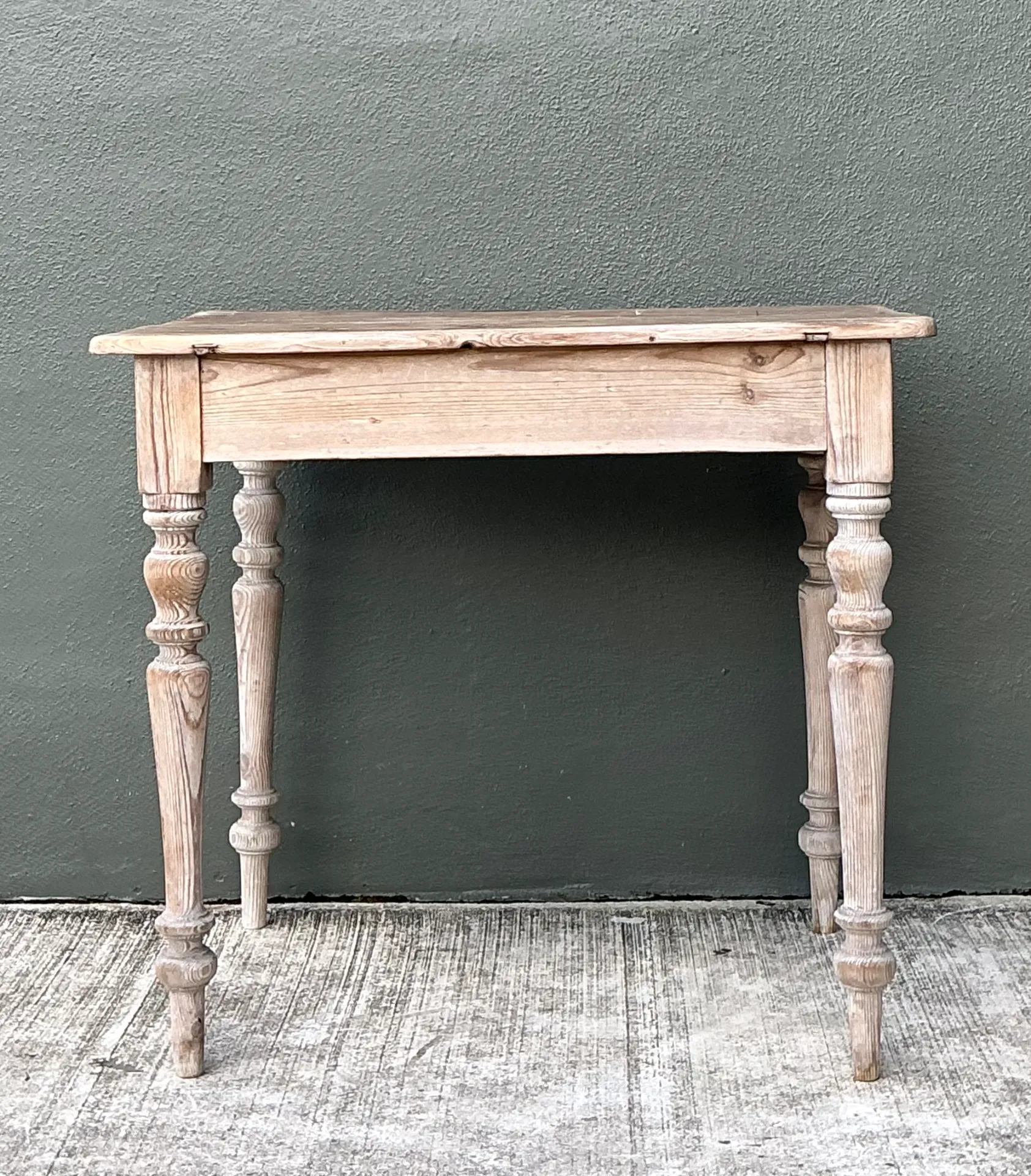 Vintage Primitive Turned Leg Wooden Table — additional photo 1