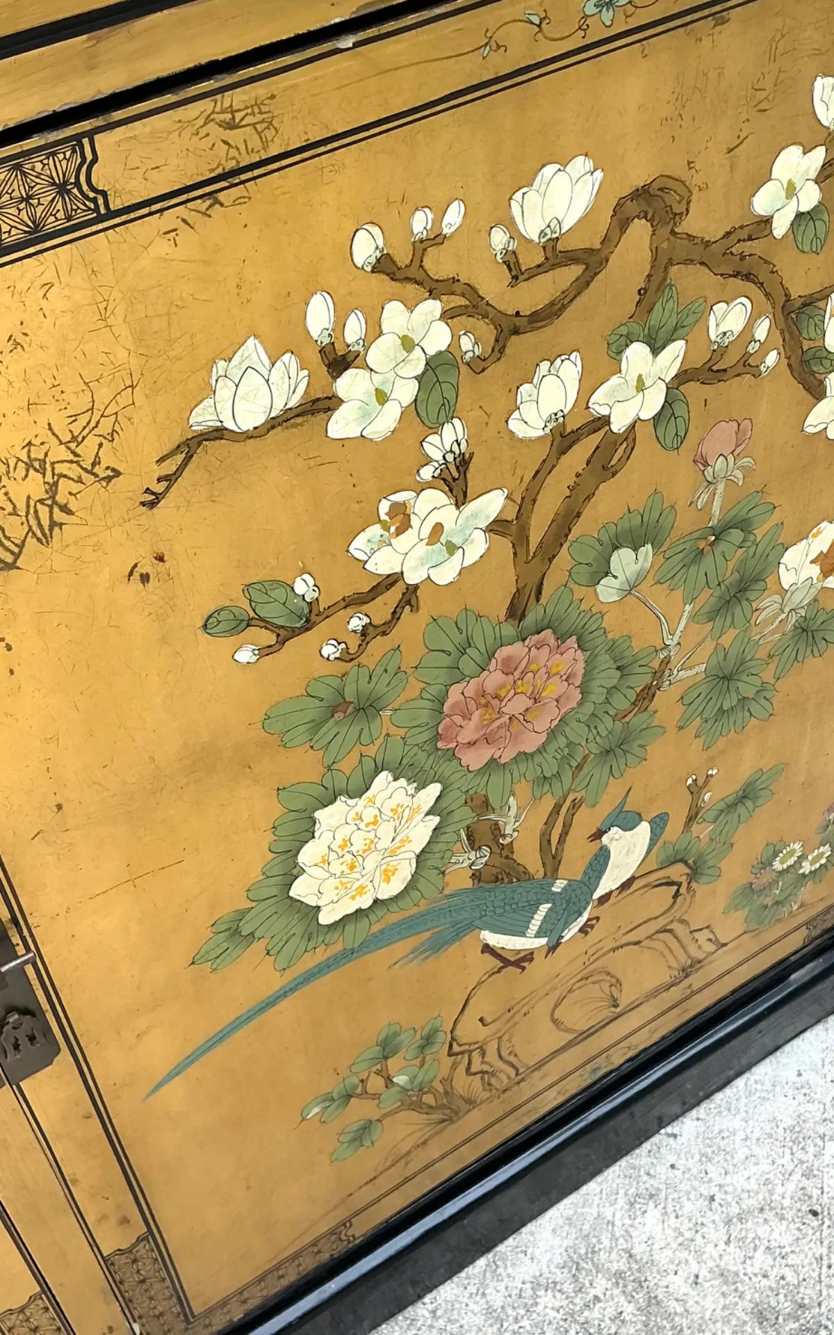 Vintage Chinoiserie Gilt Floral Dry Bar - Interior view
