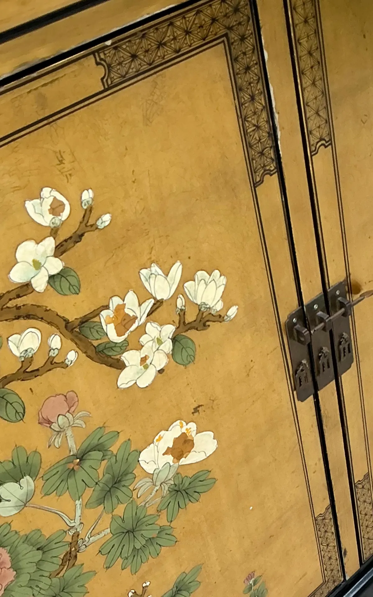 Vintage Chinoiserie Gilt Floral Dry Bar - Top view