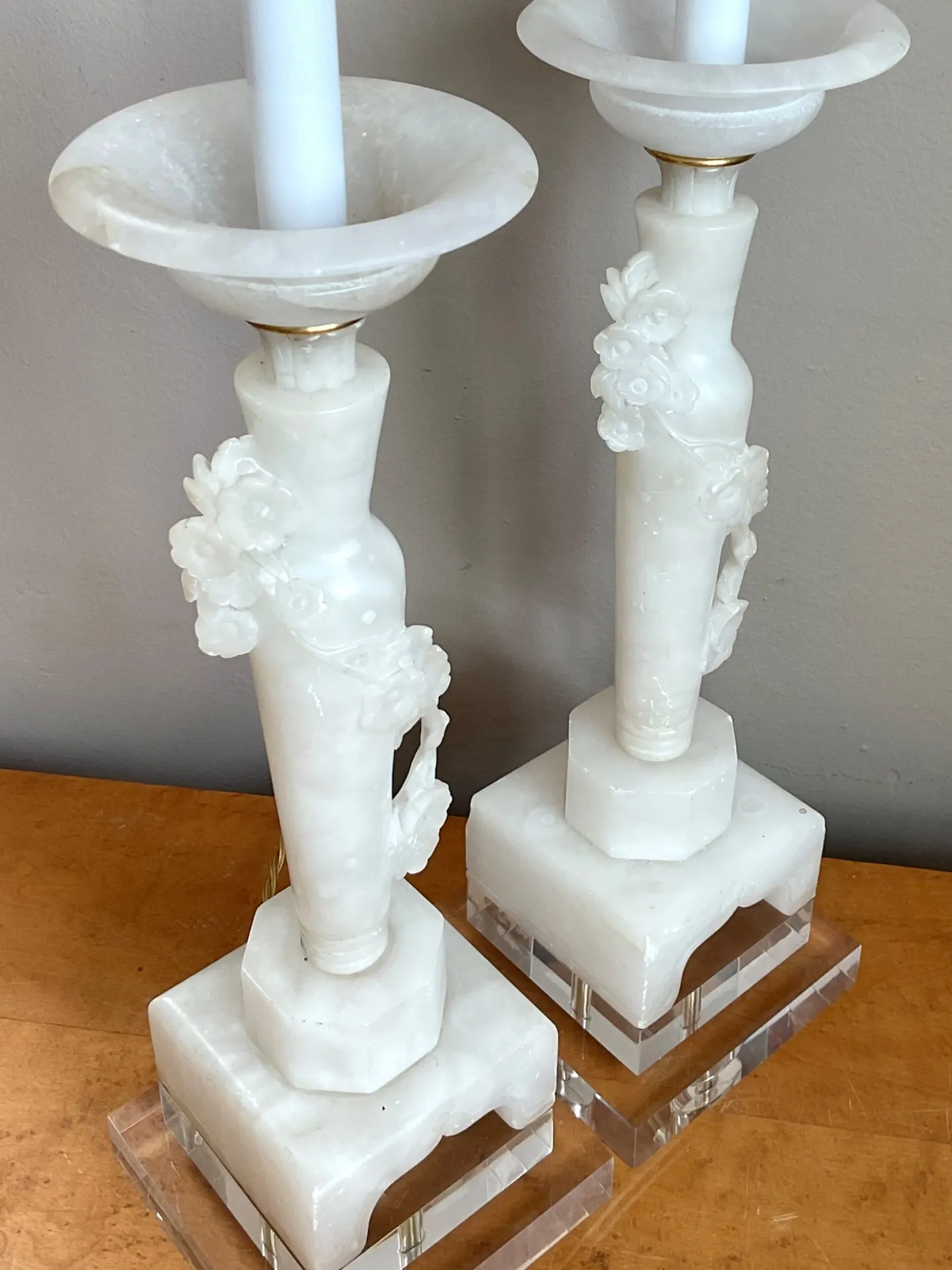 Vintage White Alabaster Candlestick Lamps - Set of 2 — additional photo 3